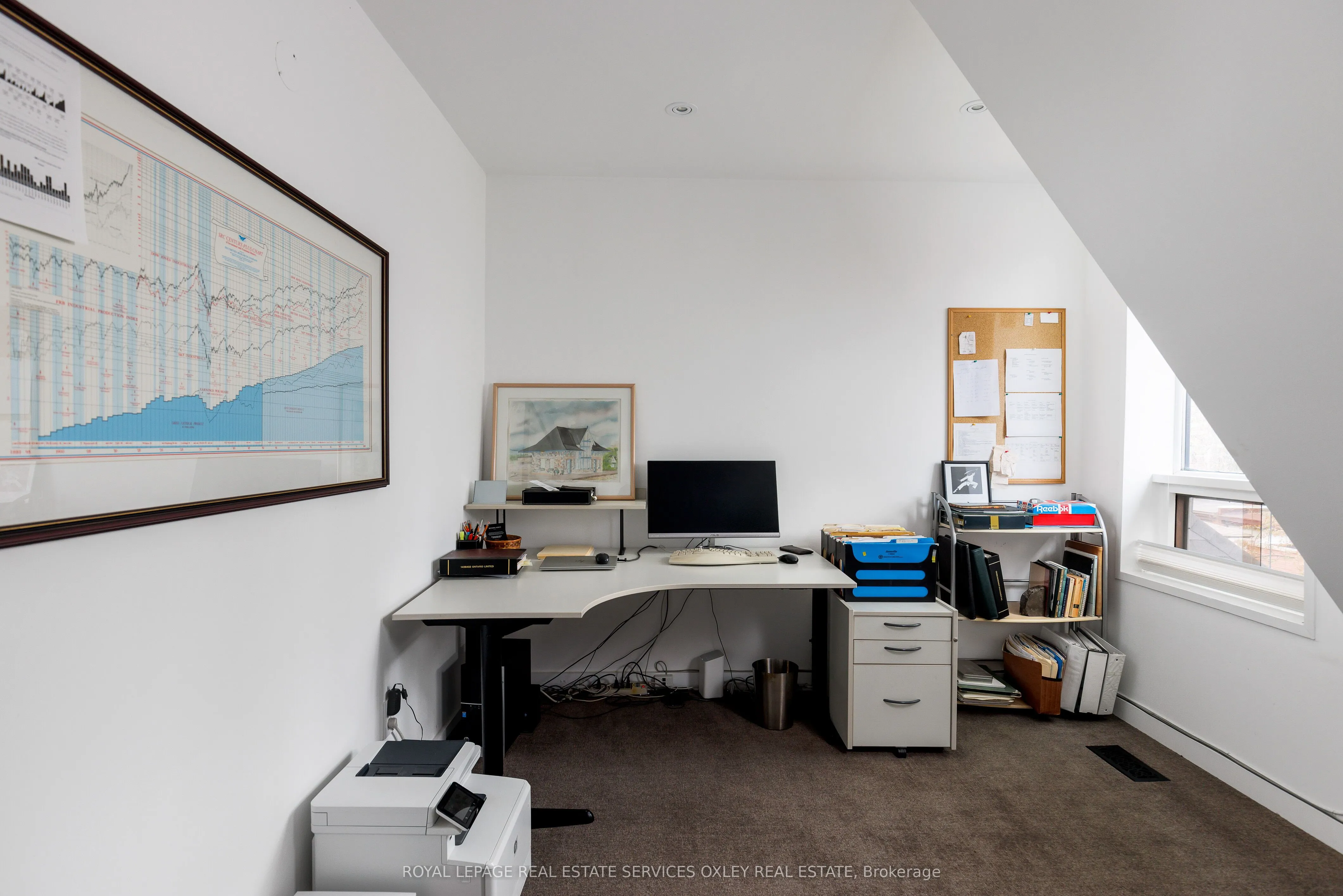 28 Roxborough Street W