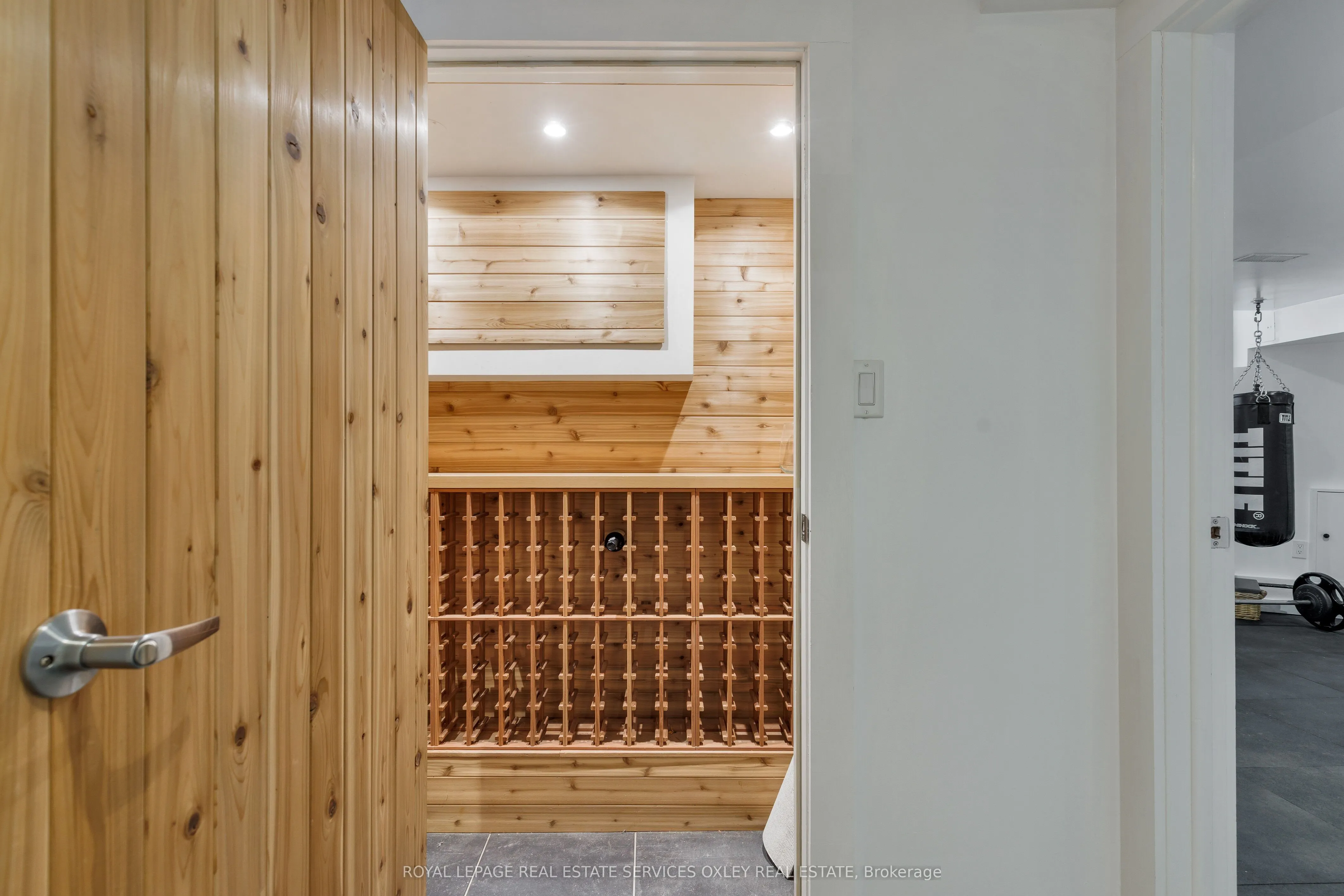 28 Roxborough Street W