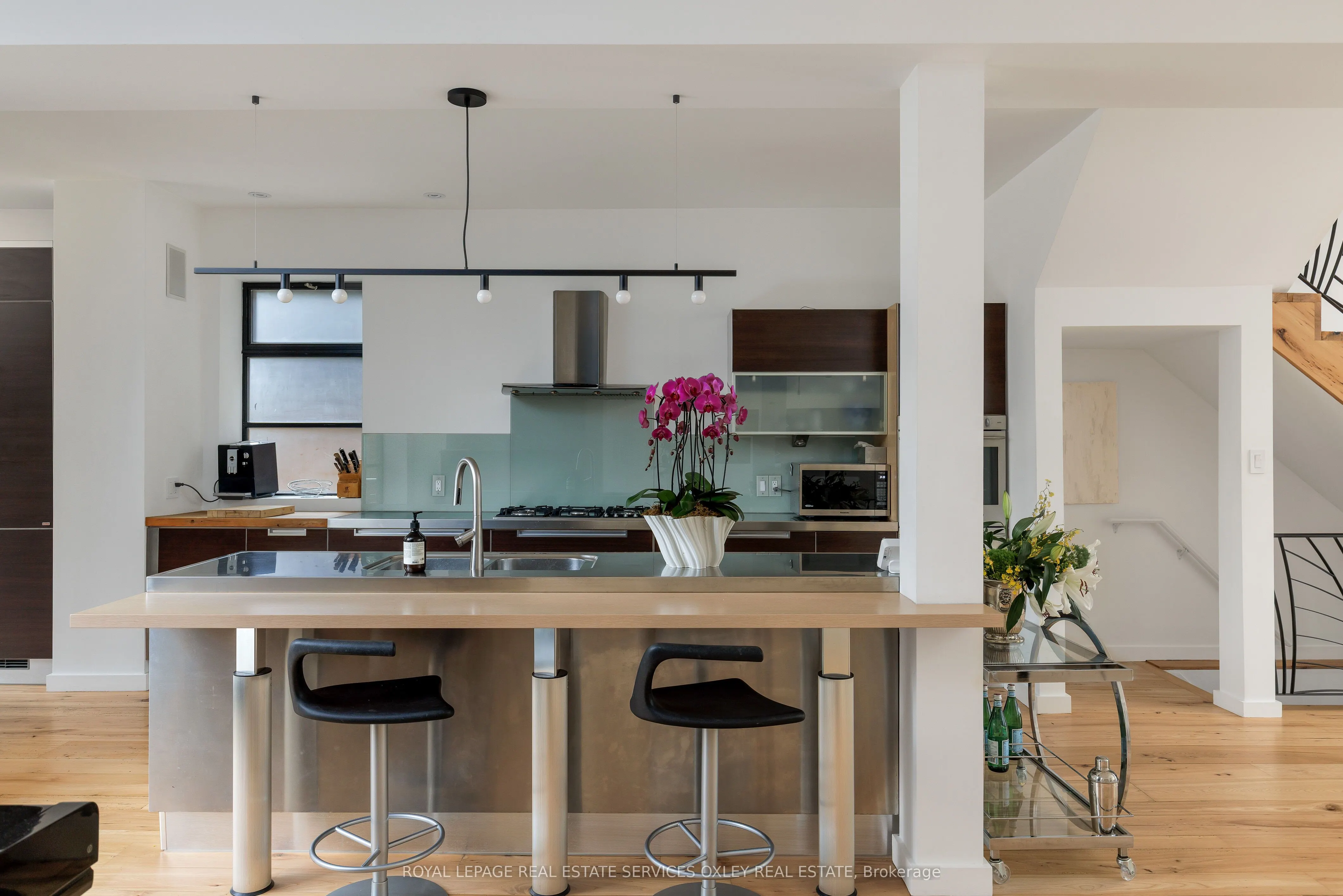 28 Roxborough Street W