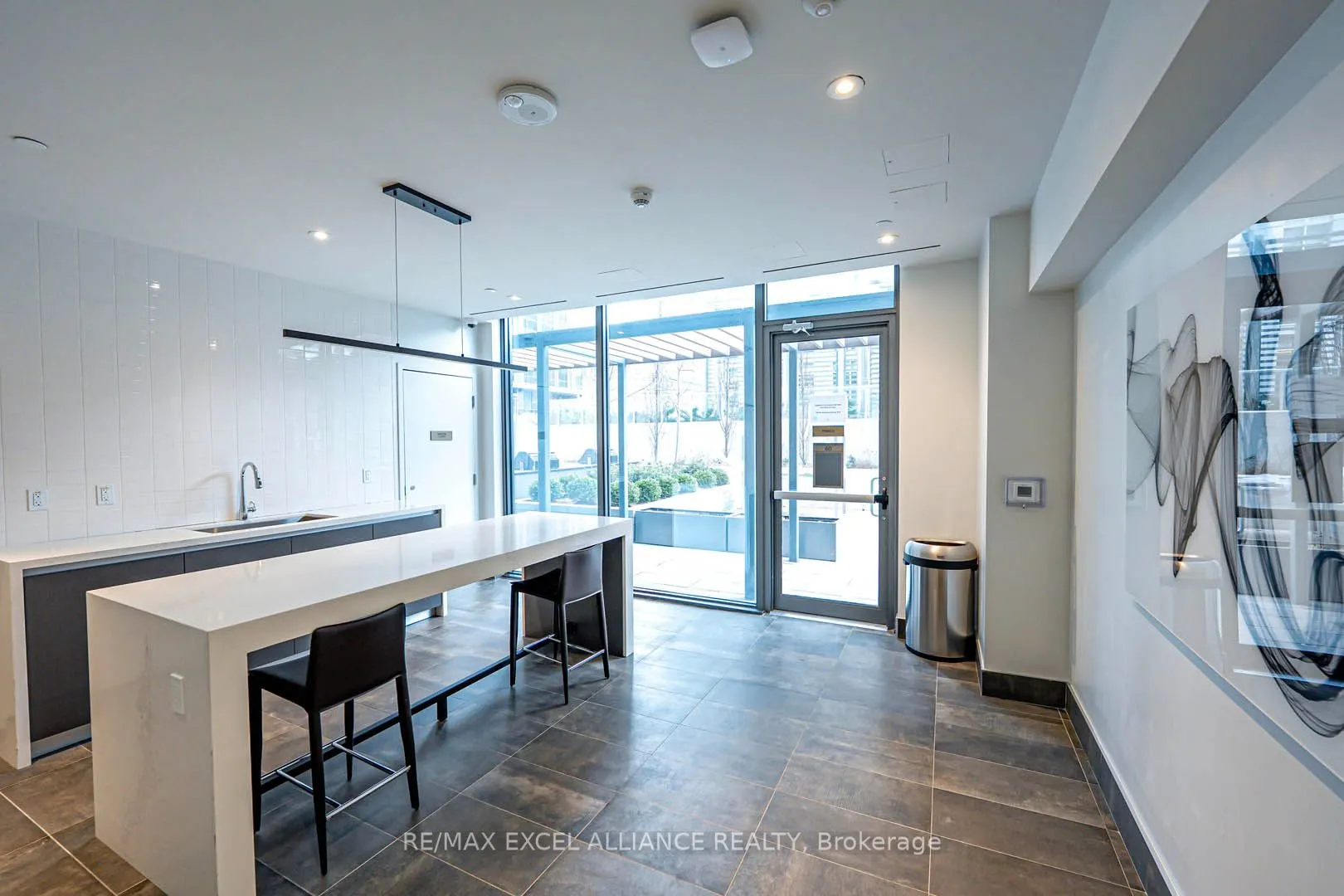 8 Cumberland Street #1002