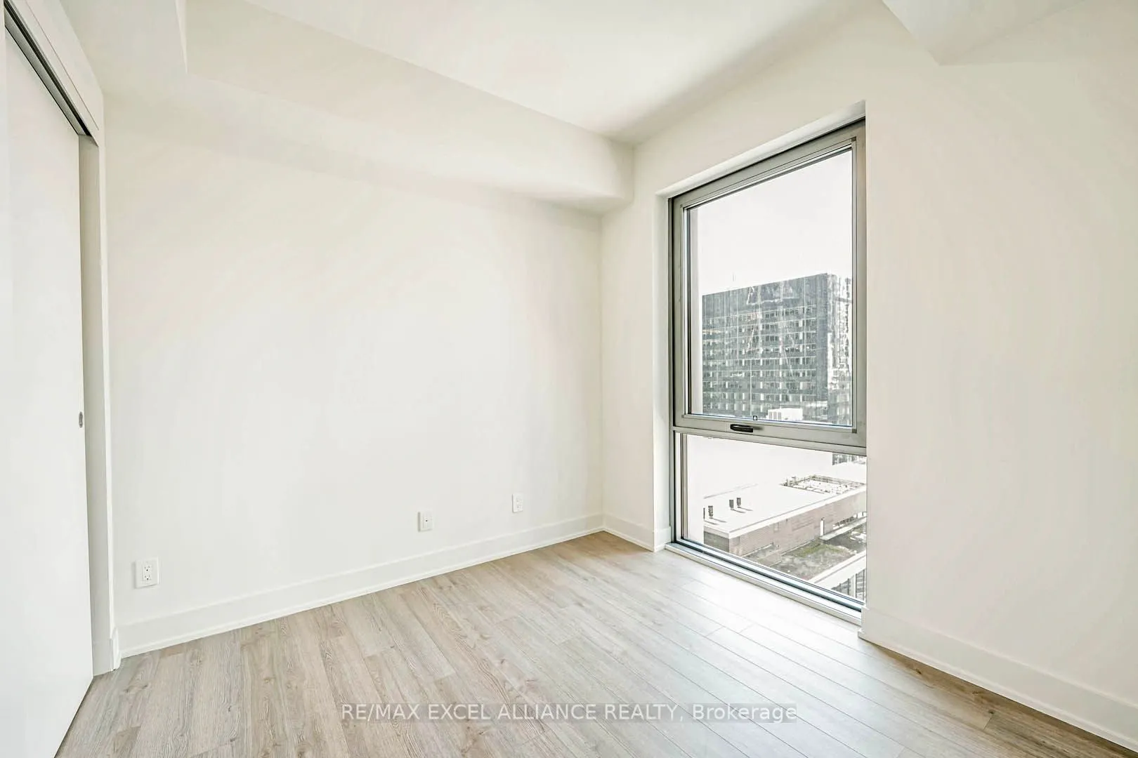 8 Cumberland Street #1002