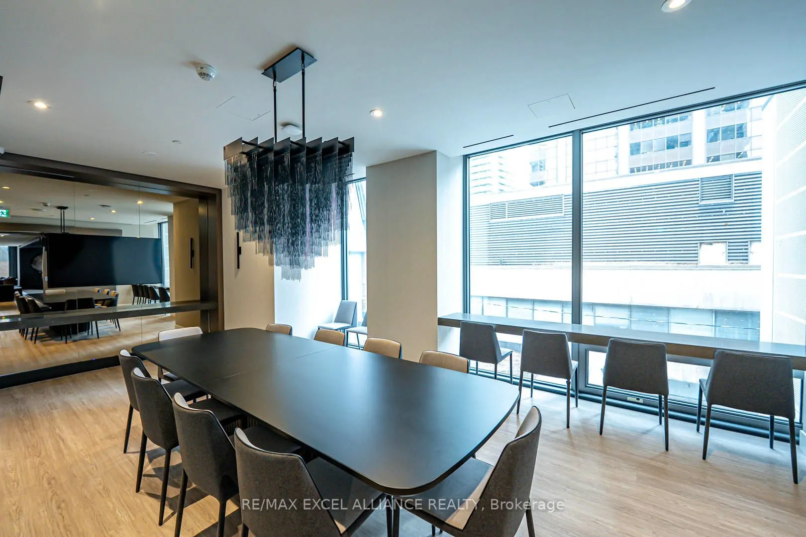 8 Cumberland Street #1002