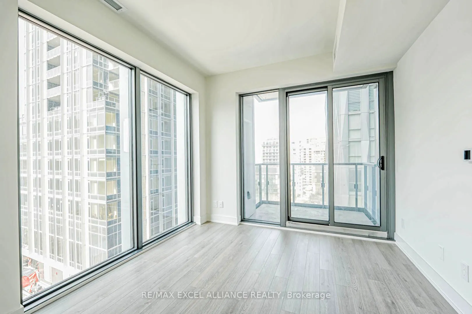 8 Cumberland Street #1002
