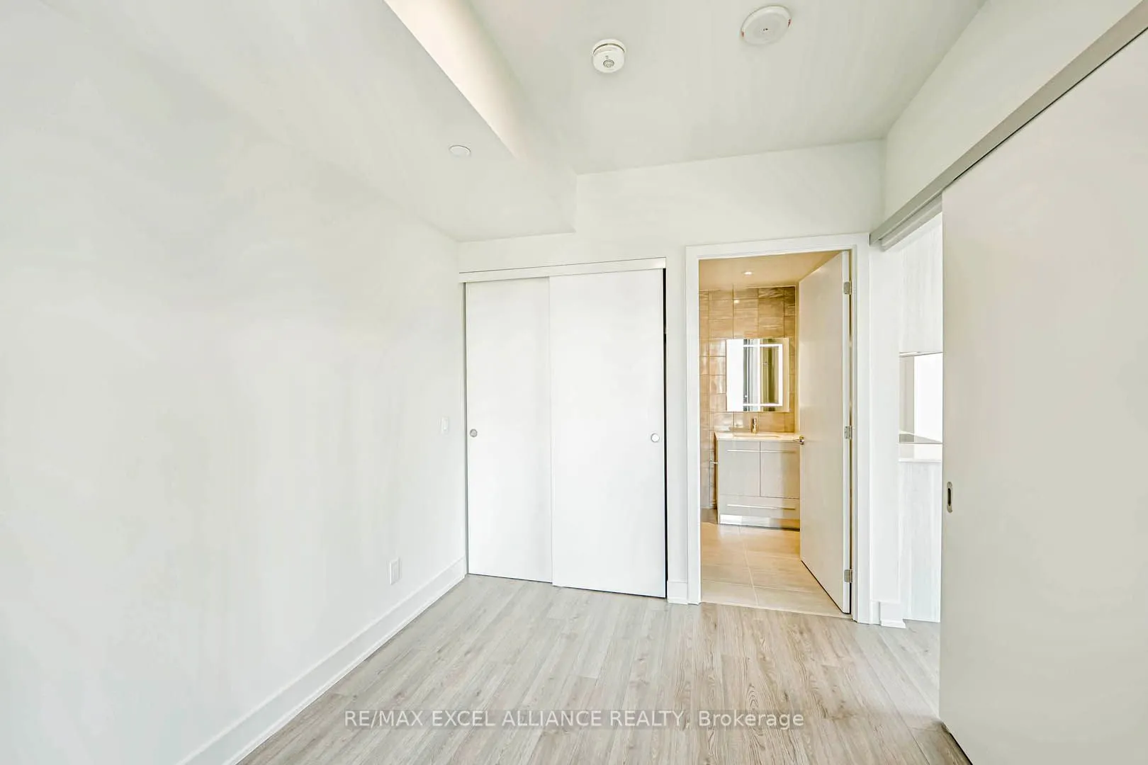 8 Cumberland Street #1002