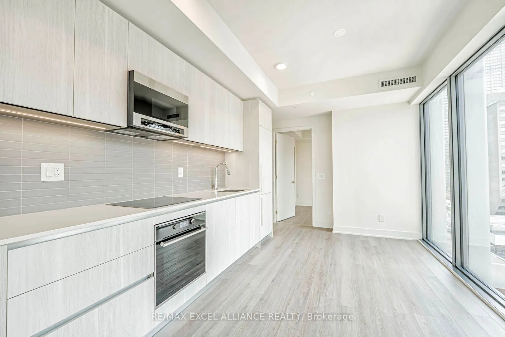 8 Cumberland Street #1002