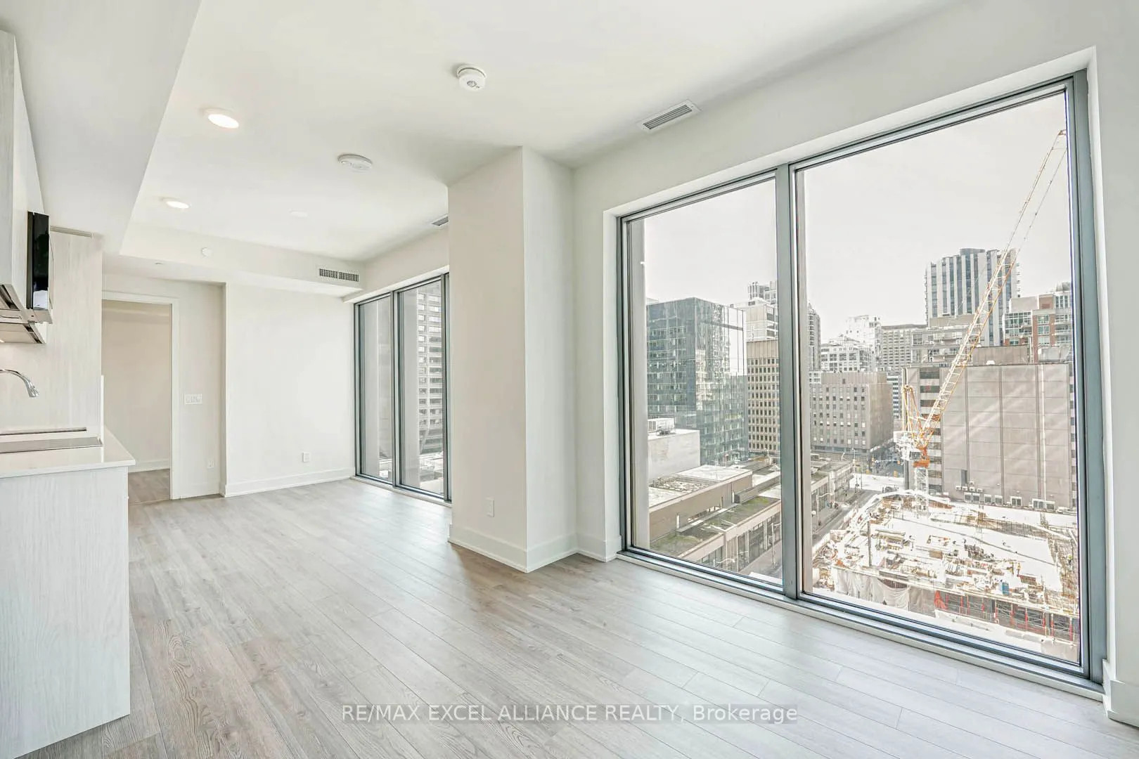 8 Cumberland Street #1002