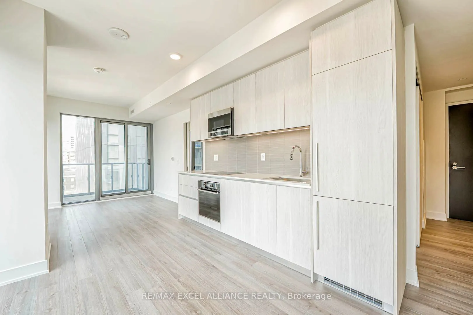 8 Cumberland Street #1002