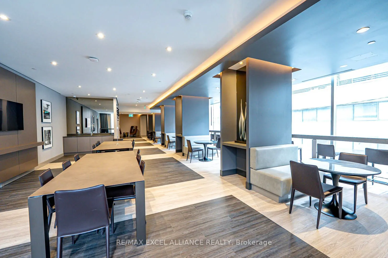 8 Cumberland Street #1002