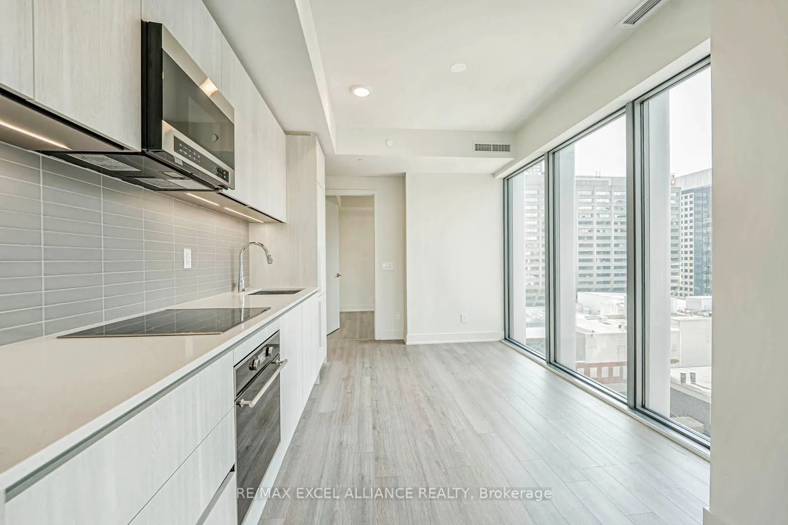 8 Cumberland Street #1002