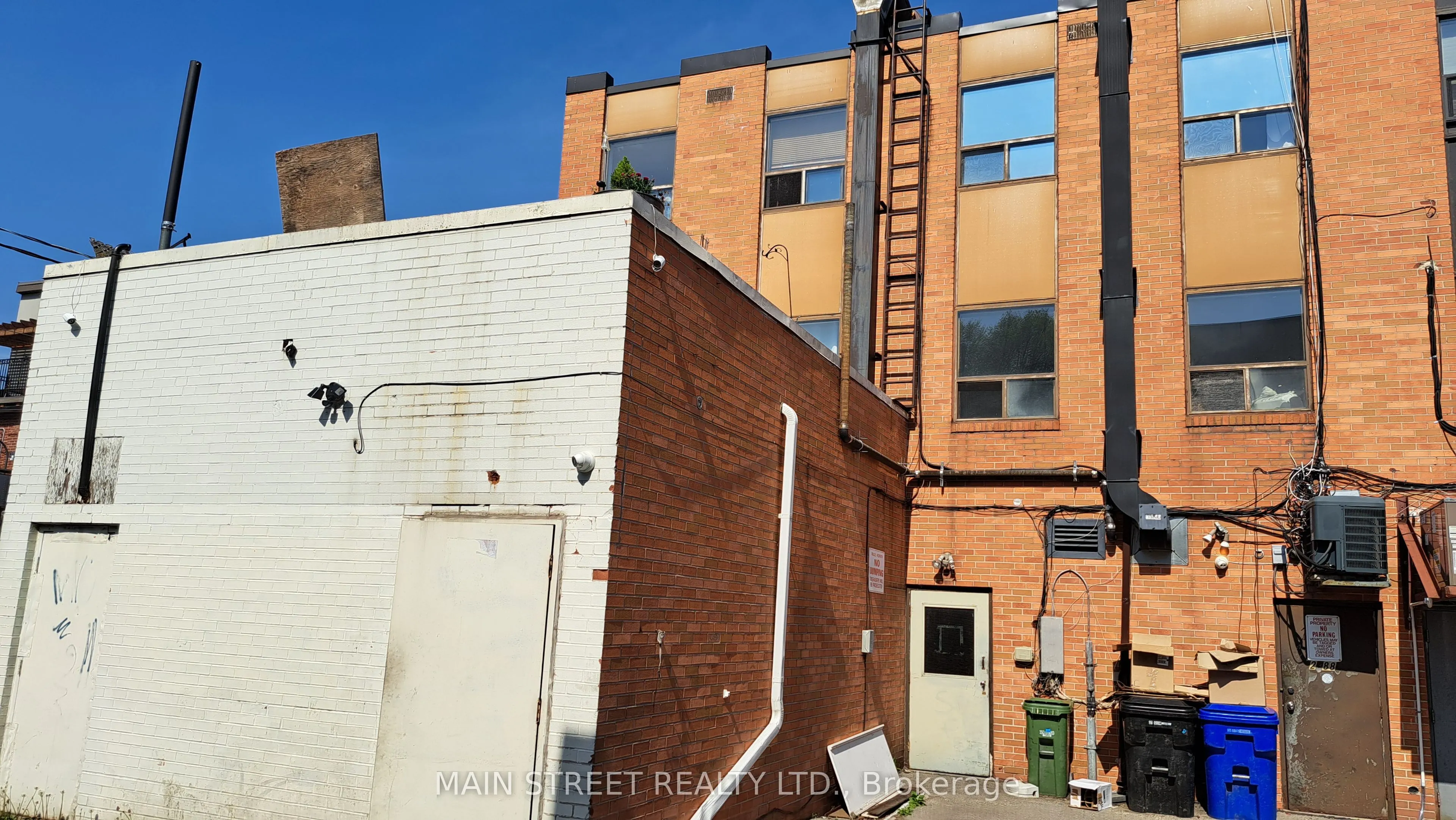 2588 & 2590 Yonge Street