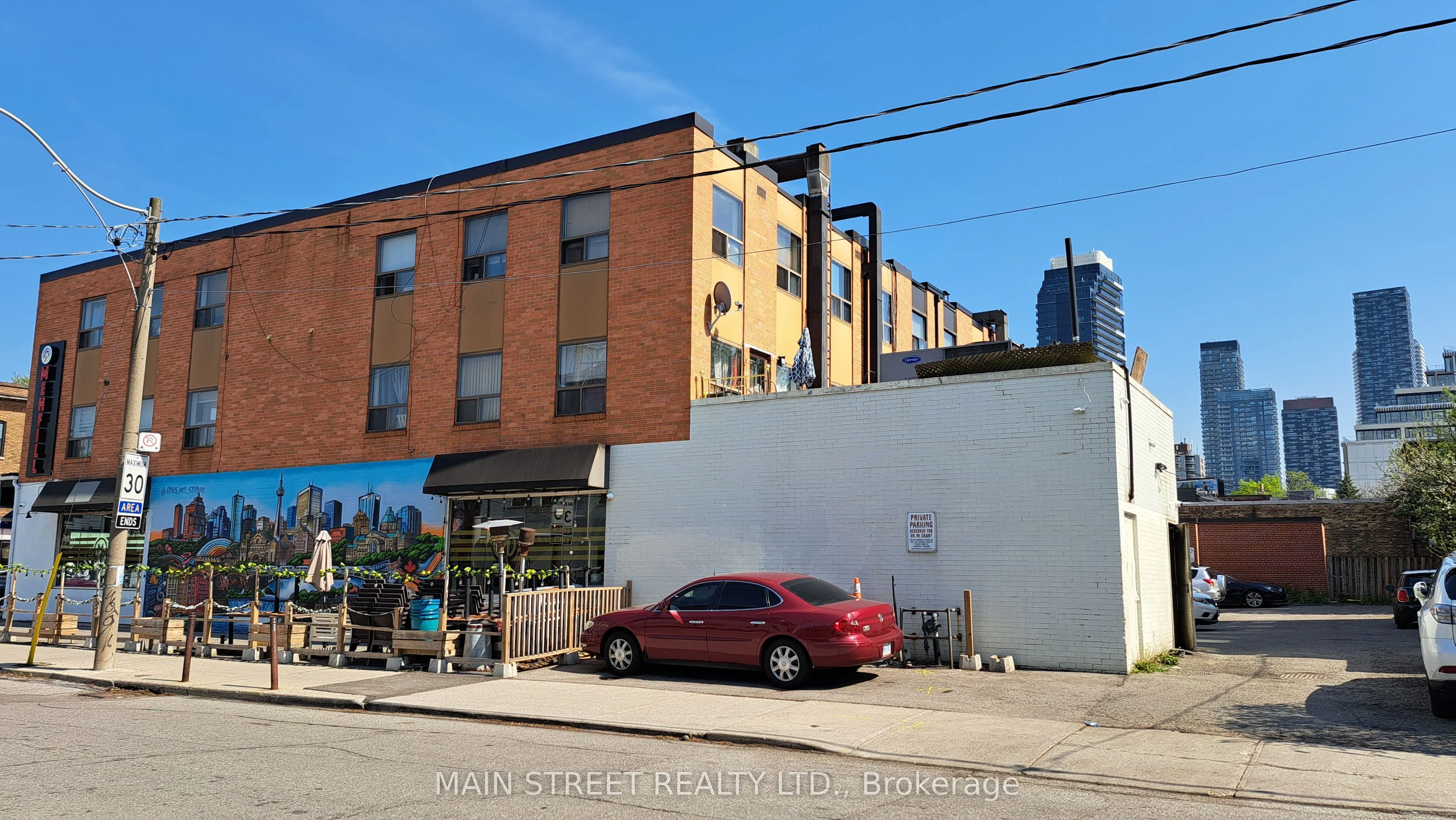 2588 & 2590 Yonge Street
