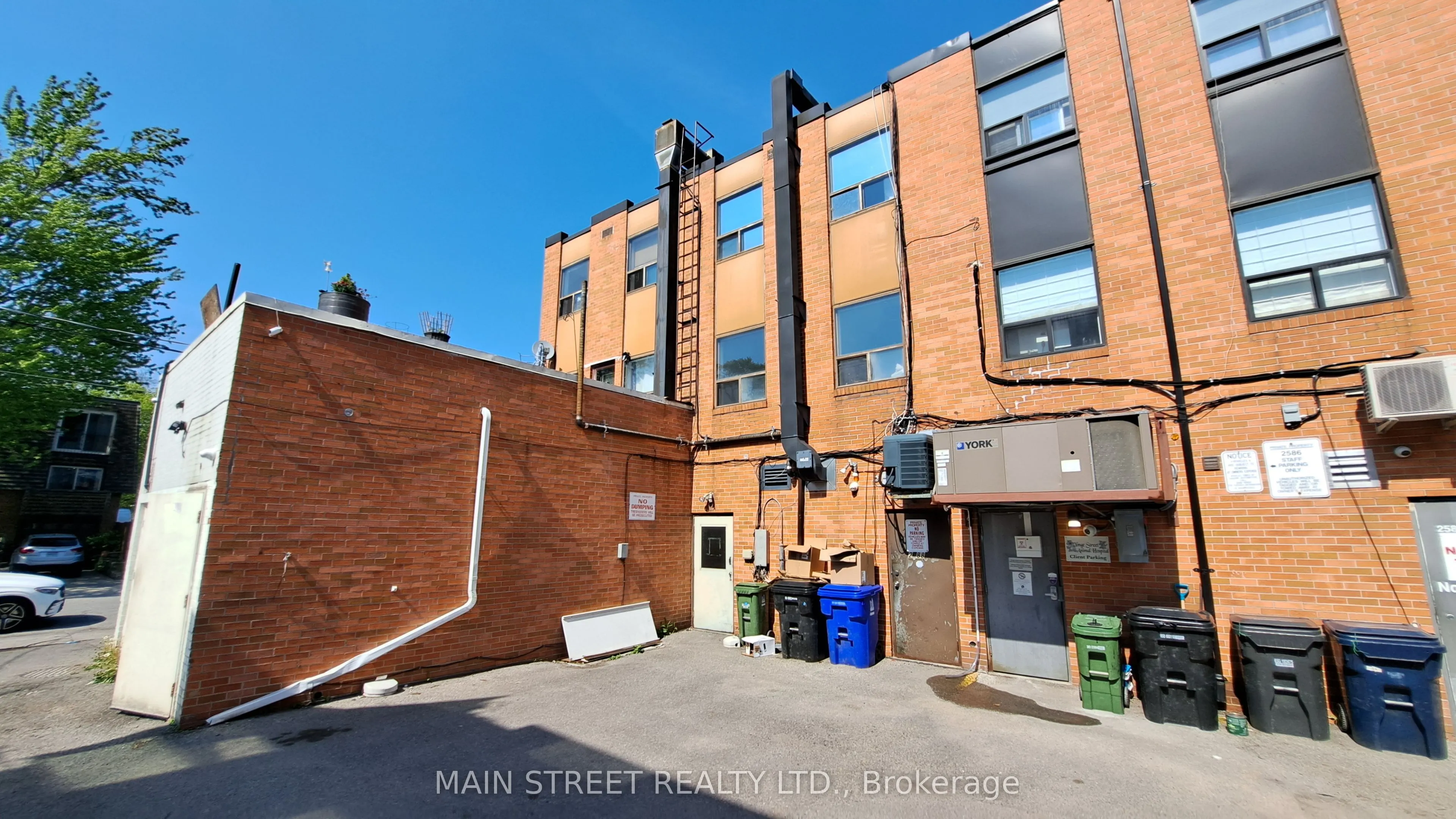 2588 & 2590 Yonge Street