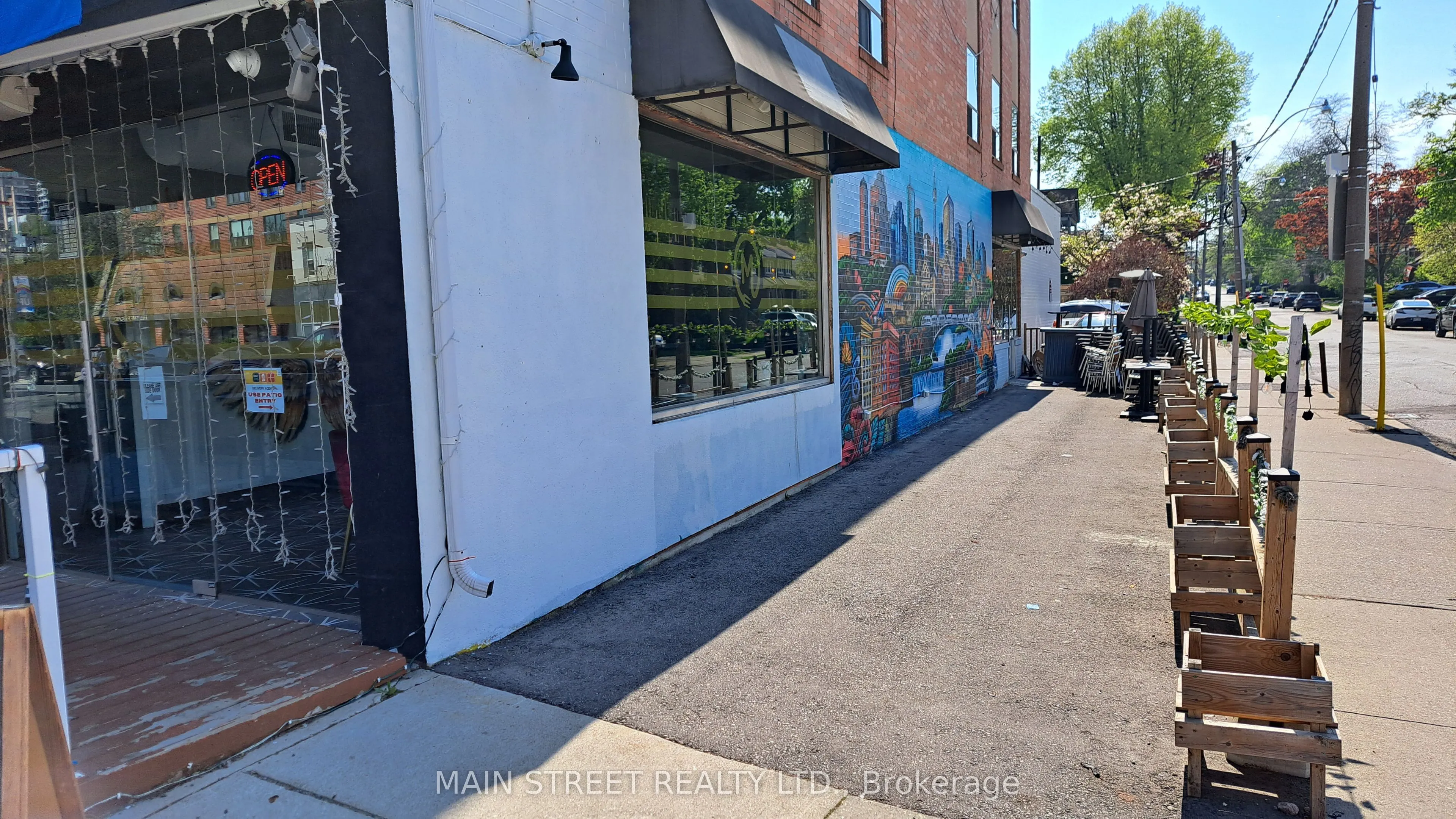 2588 & 2590 Yonge Street