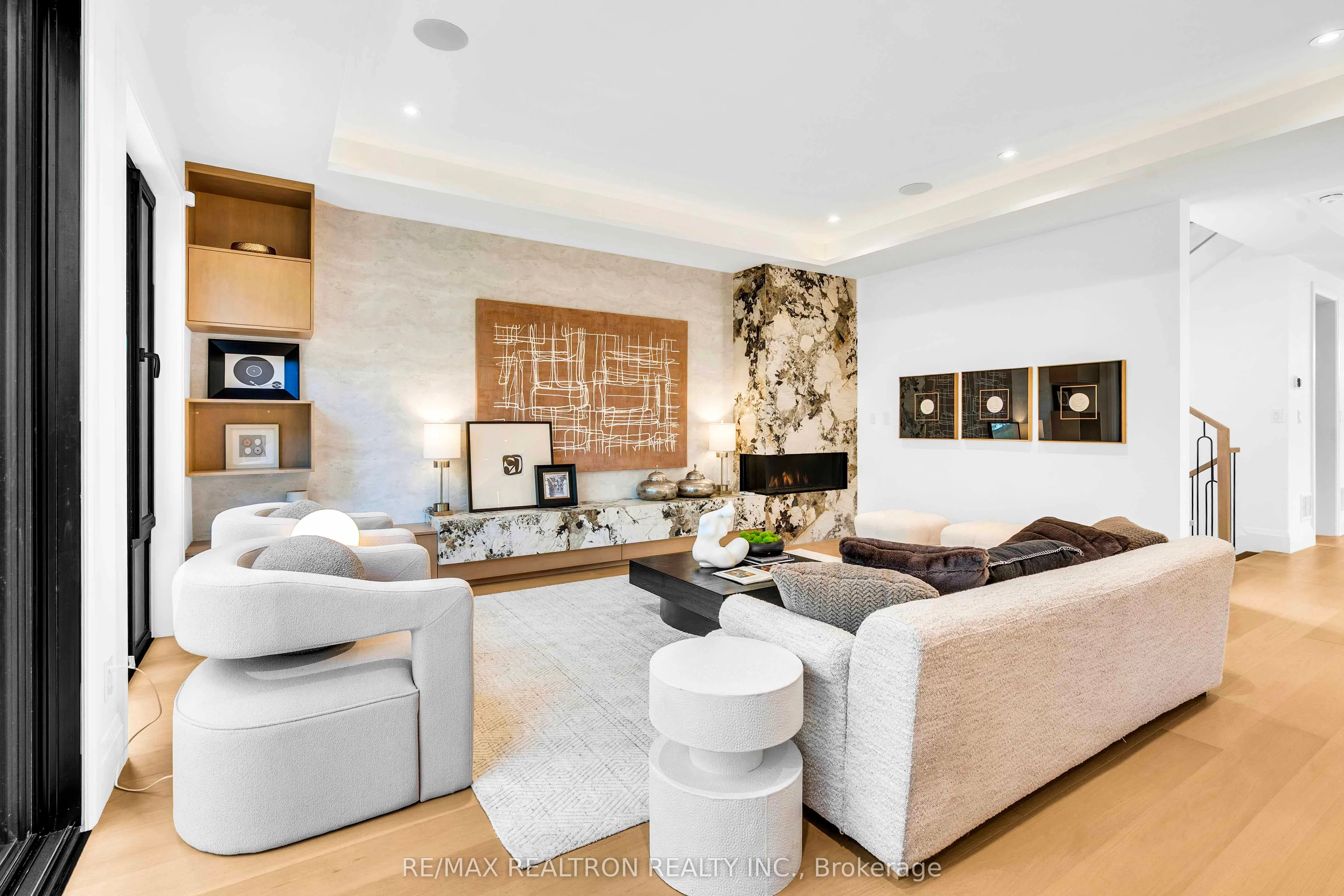 35 Foxwarren Drive