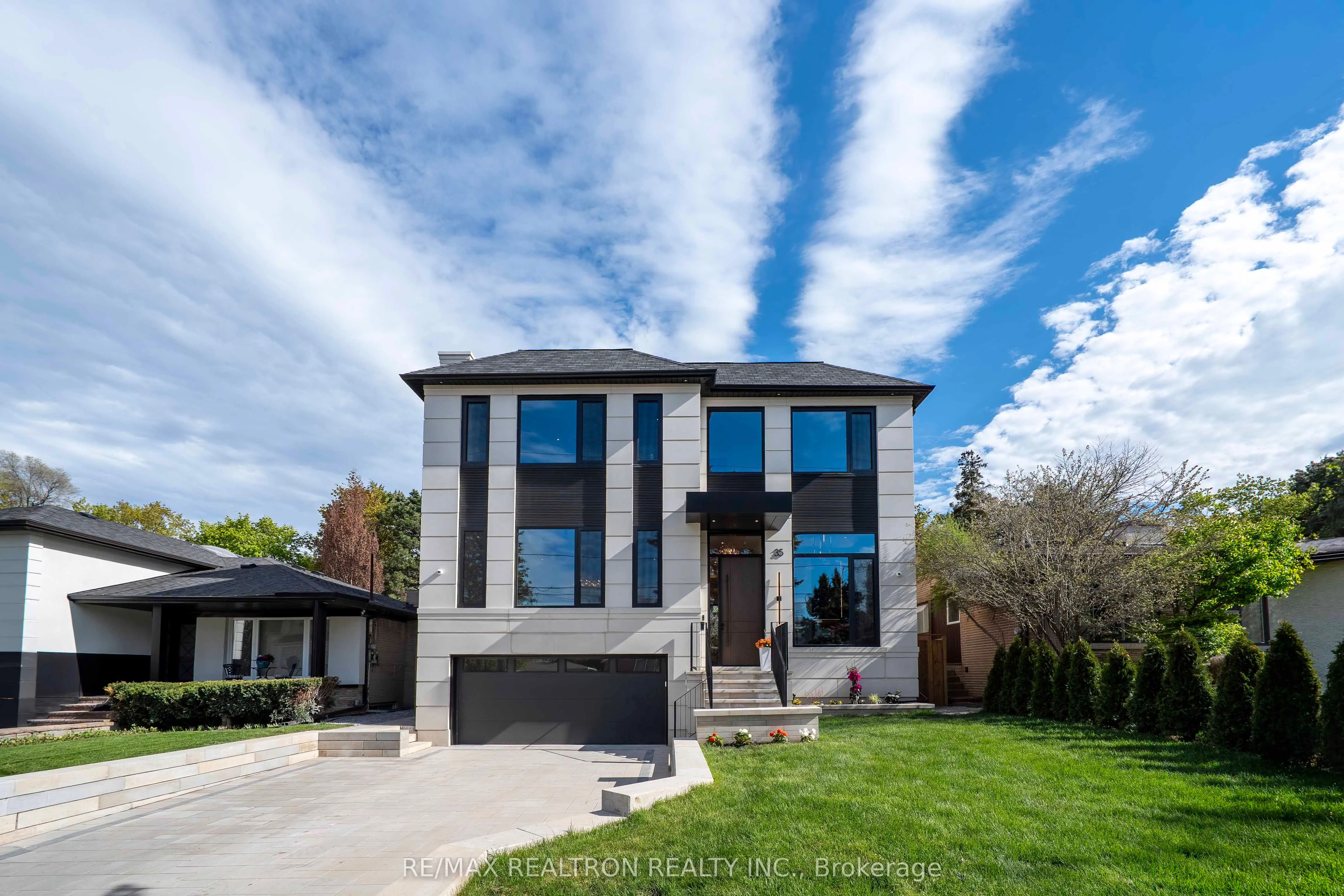 35 Foxwarren Drive