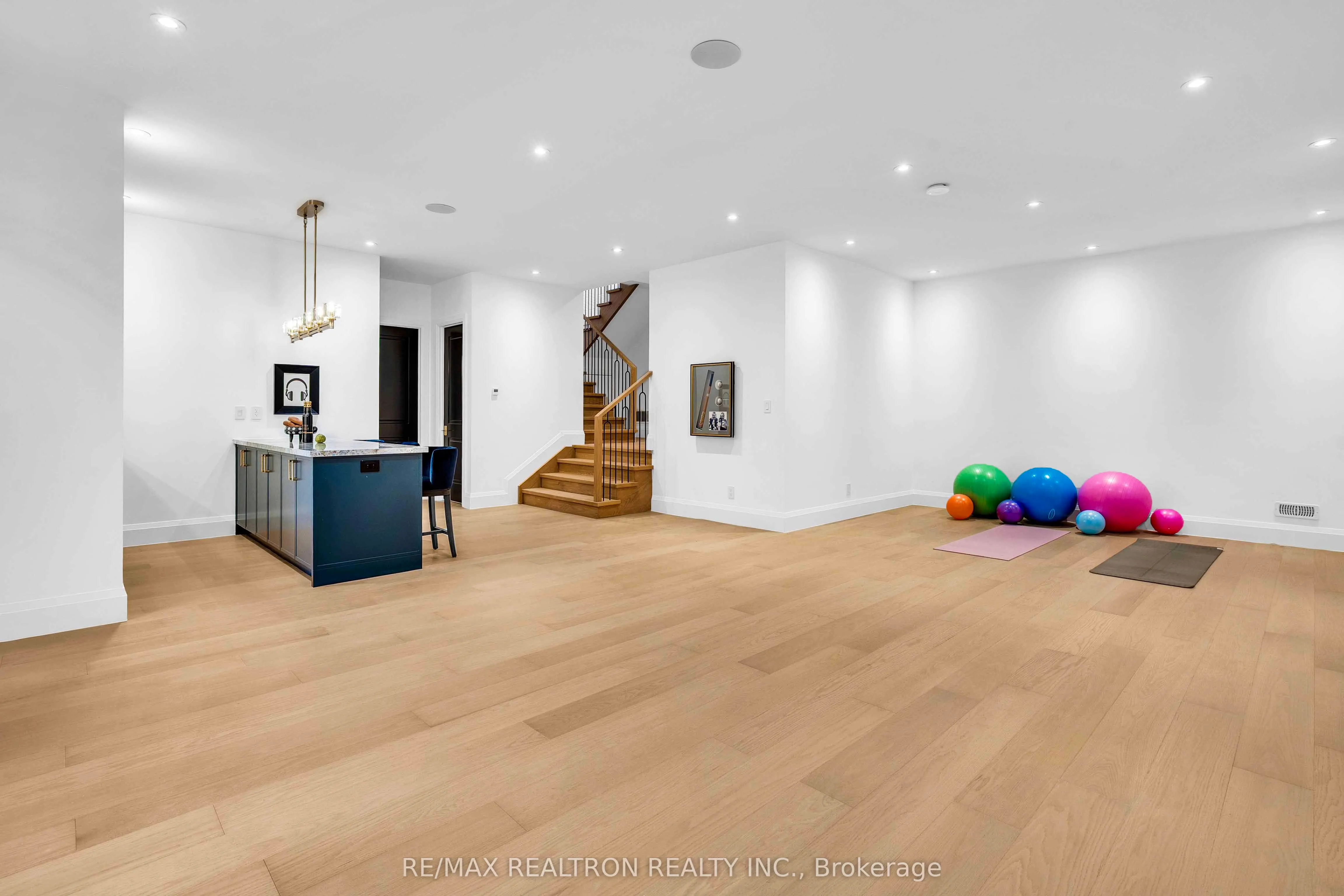 35 Foxwarren Drive