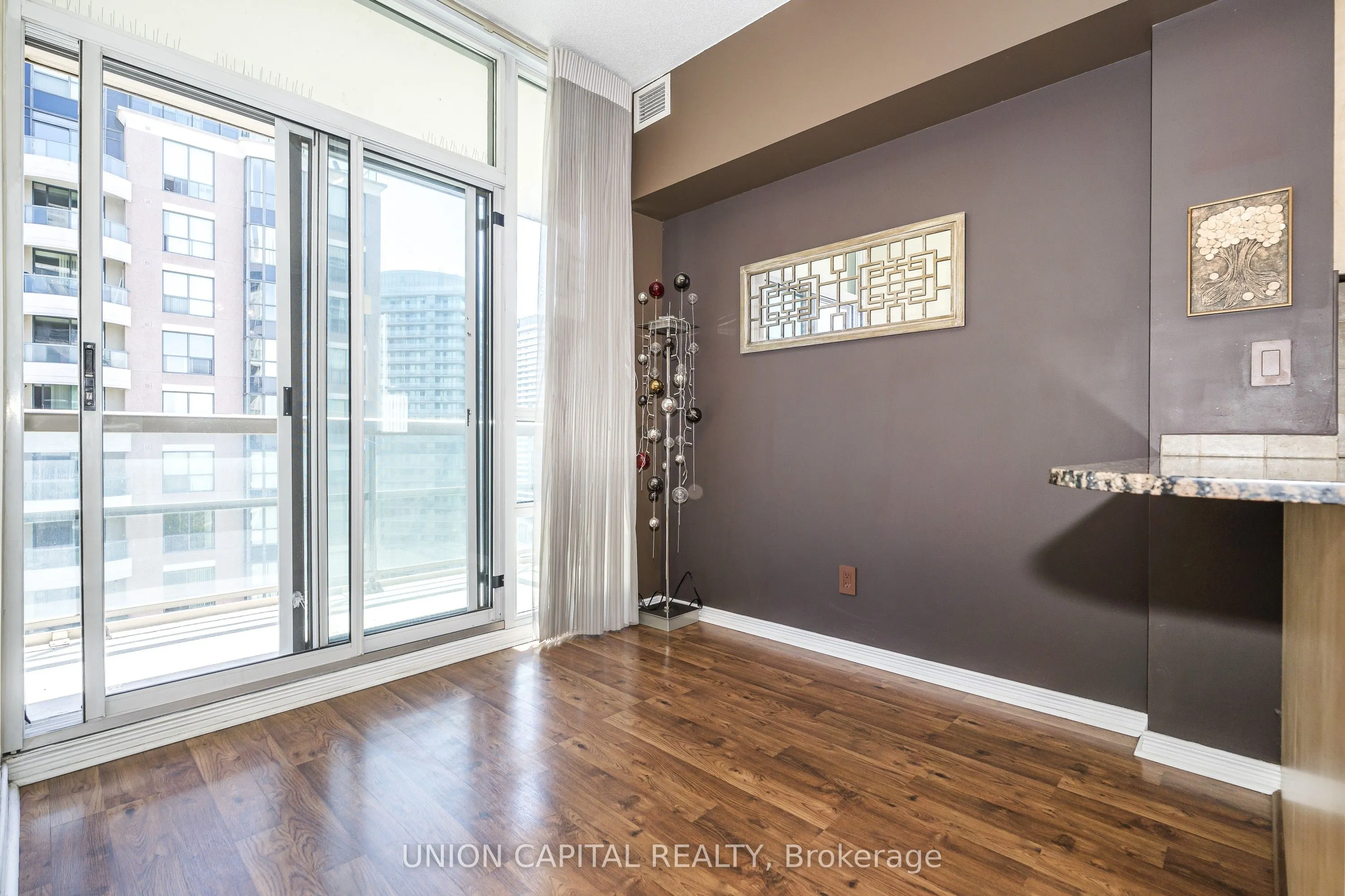 509 Beecroft Road #2002