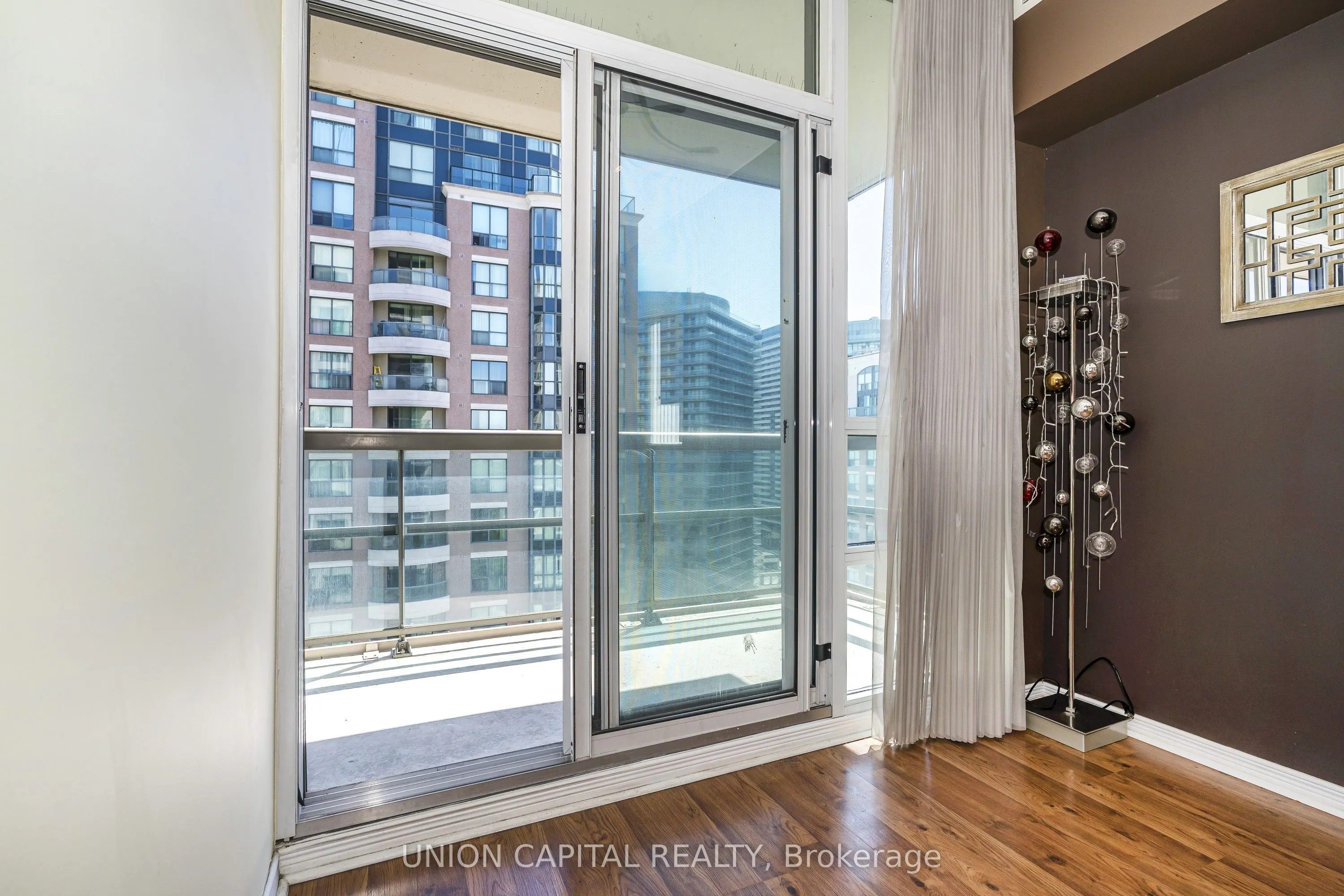509 Beecroft Road #2002