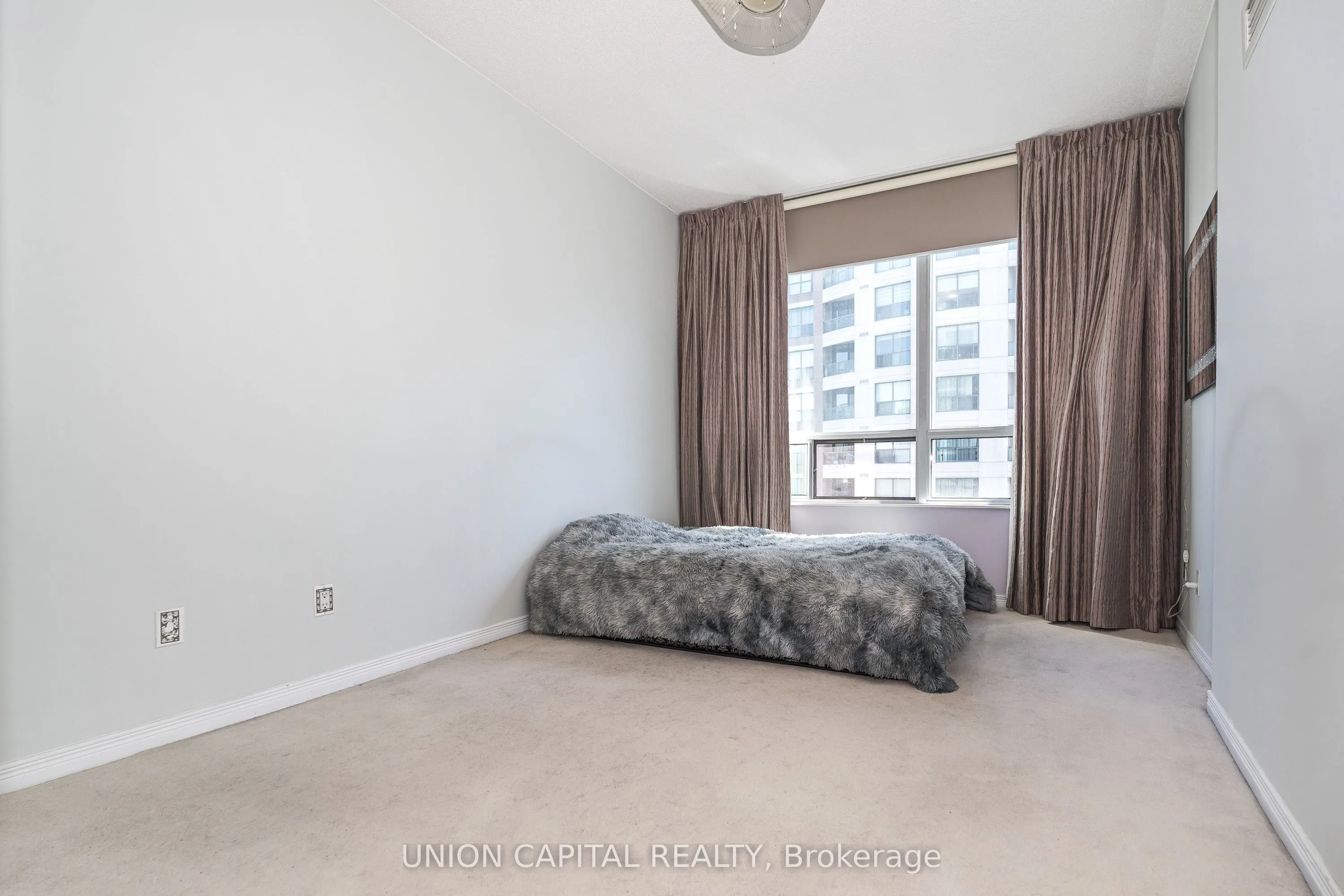 509 Beecroft Road #2002