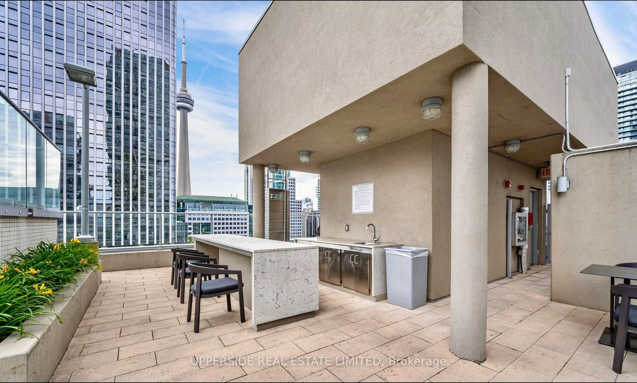 126 Simcoe Street #607