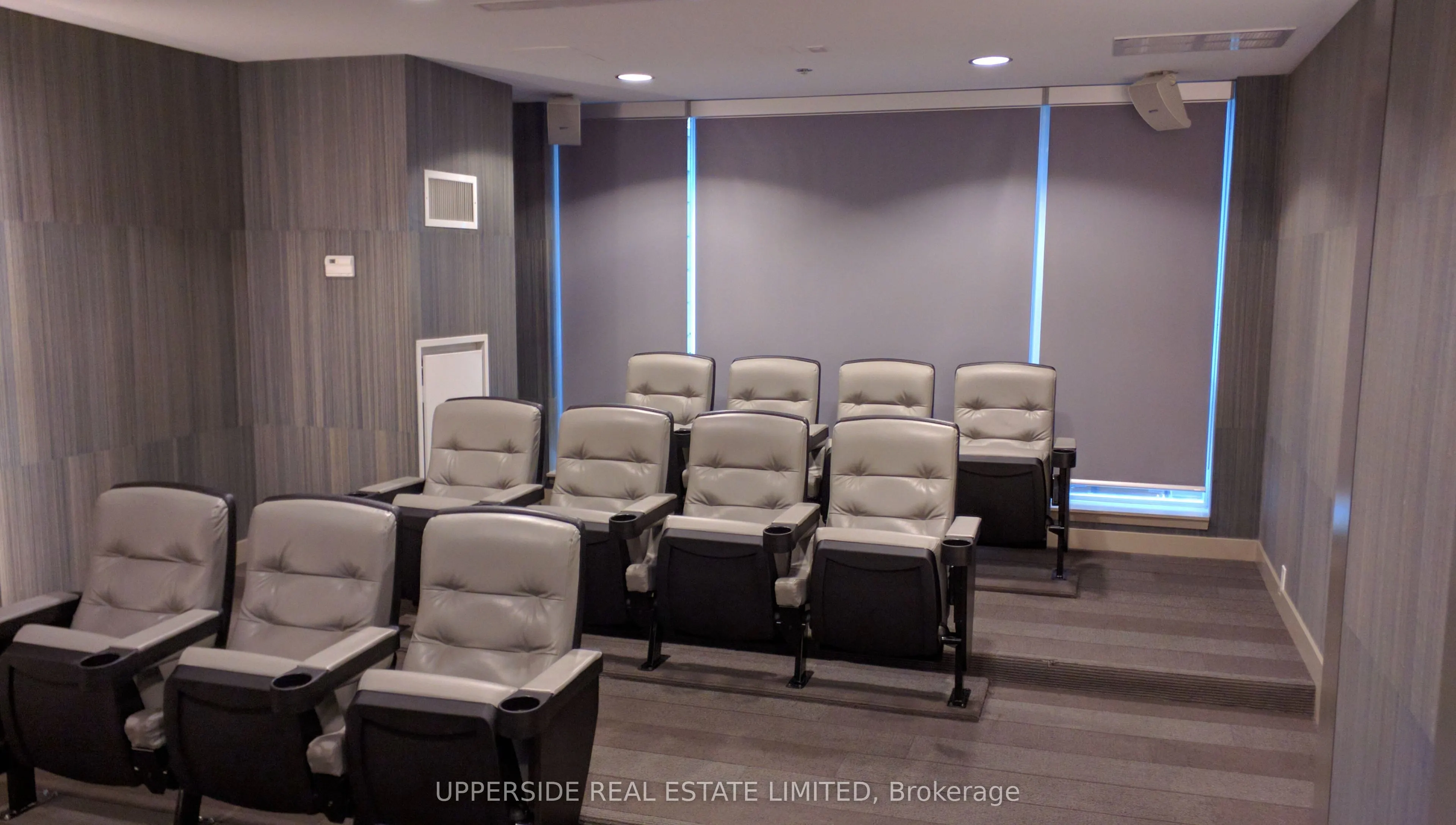 126 Simcoe Street #607