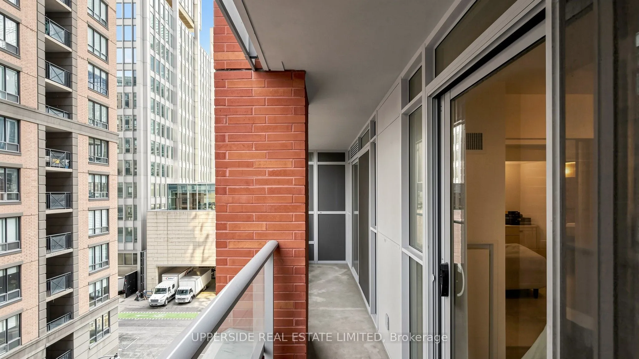 126 Simcoe Street #607
