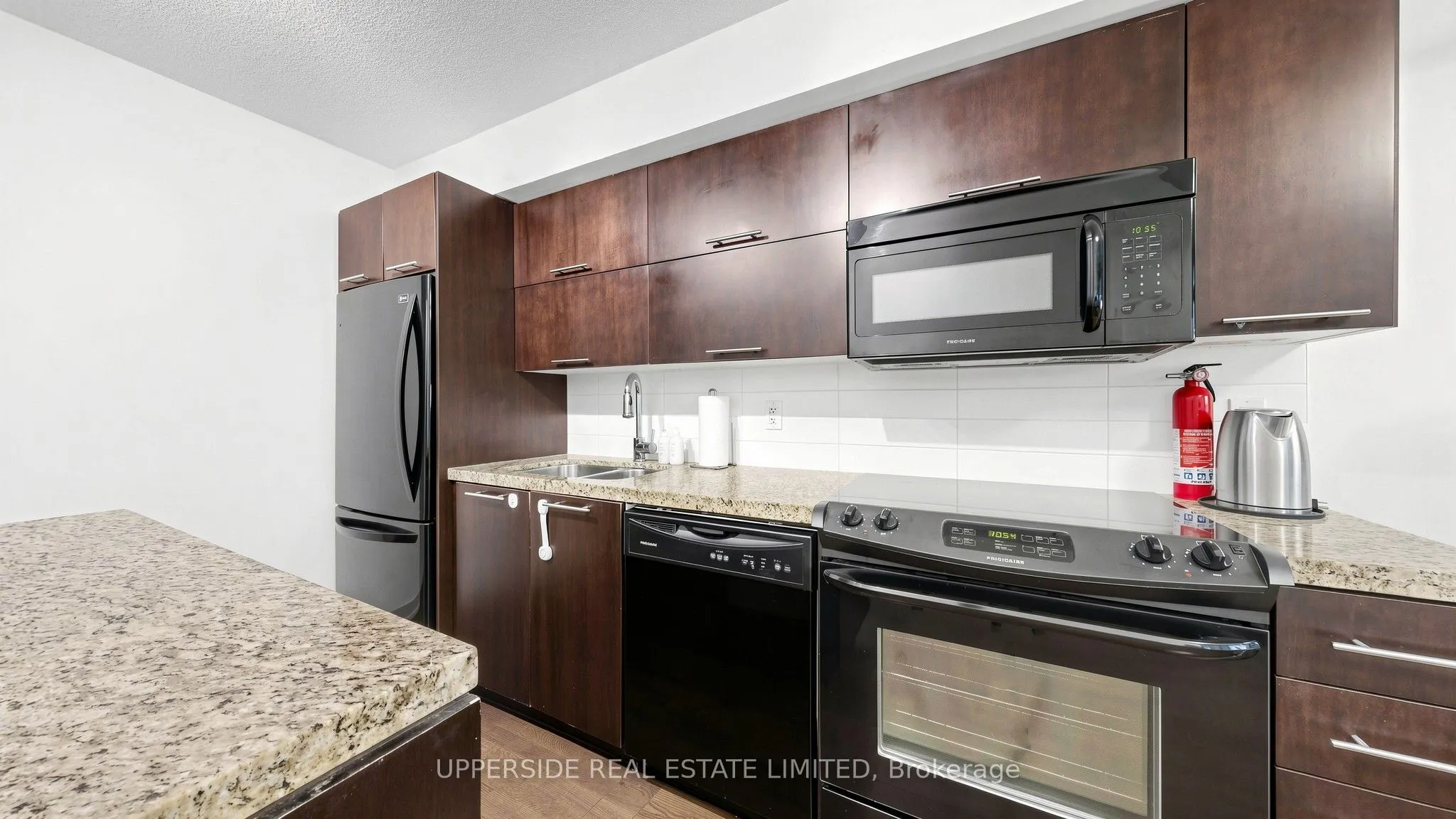 126 Simcoe Street #607