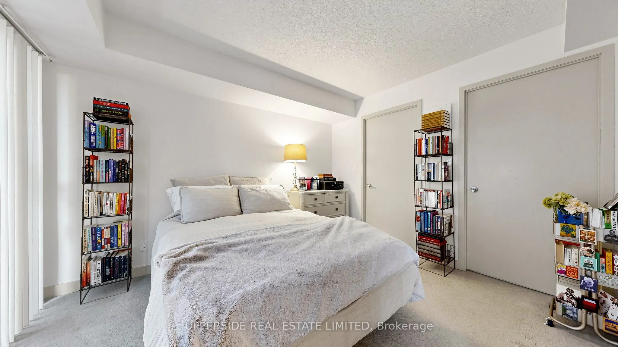 126 Simcoe Street #607