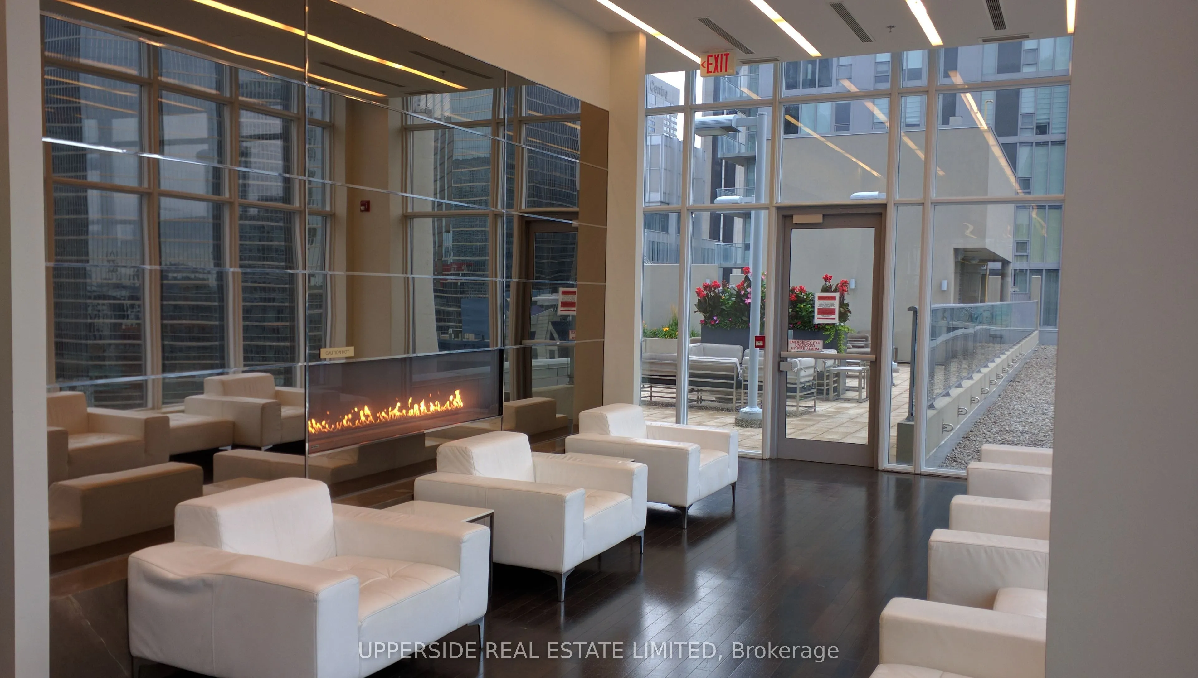 126 Simcoe Street #607
