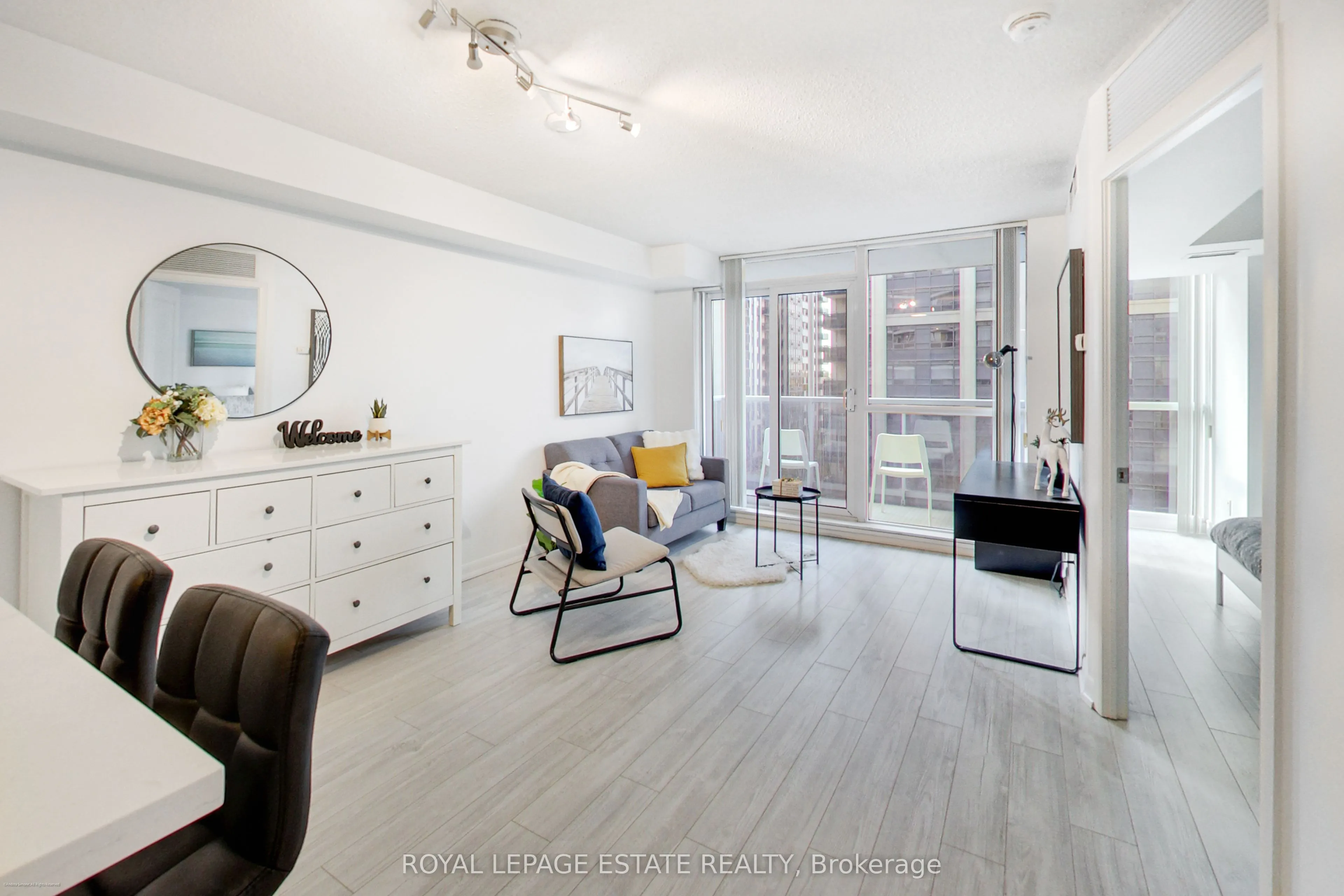 4978 Yonge Street #808