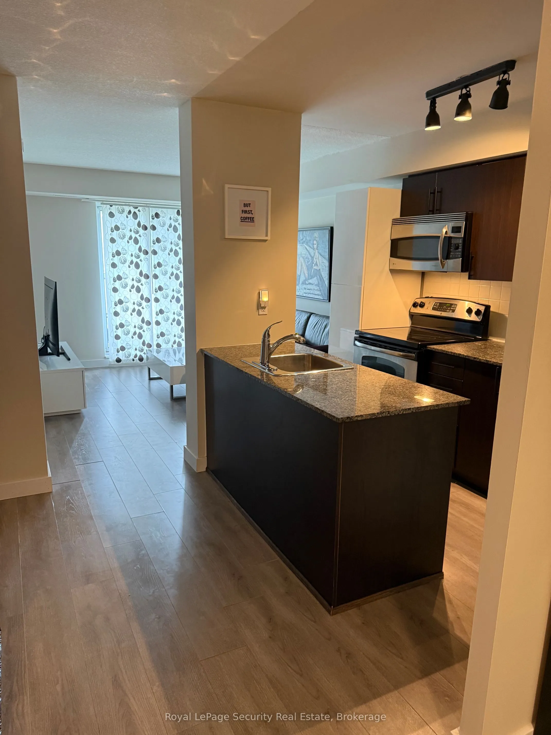 801 Sheppard Avenue #310
