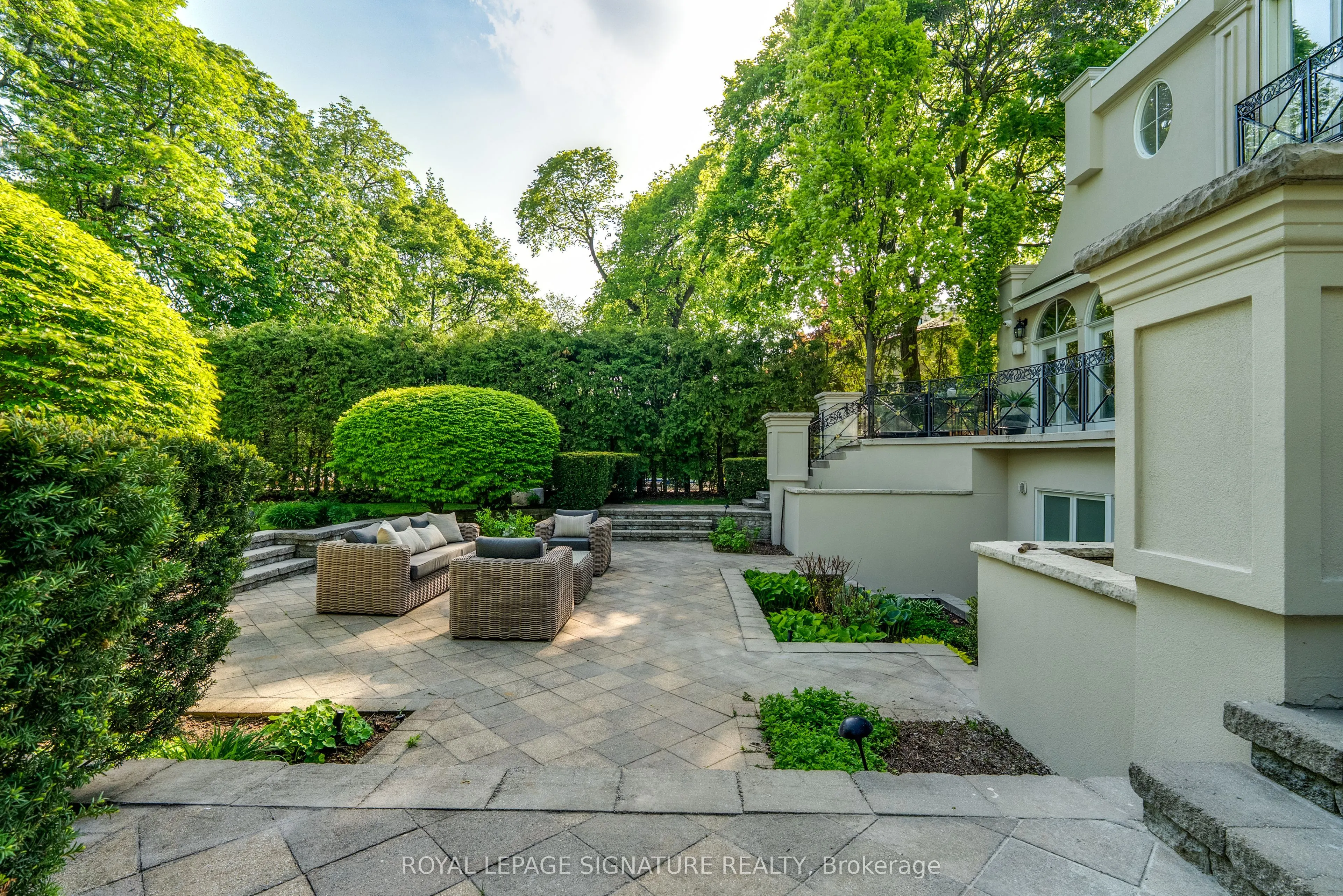 27 Teddington Park Avenue