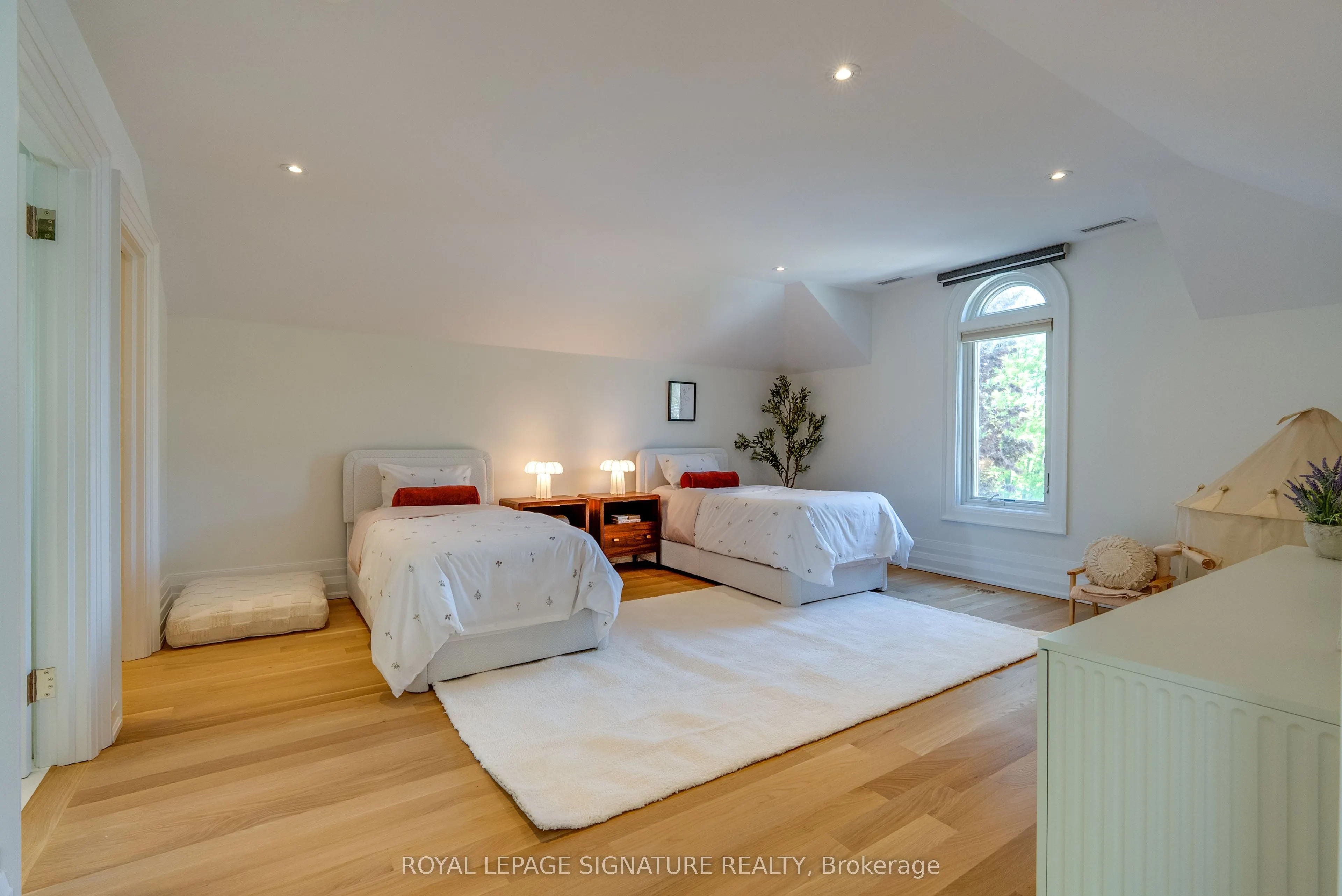 27 Teddington Park Avenue