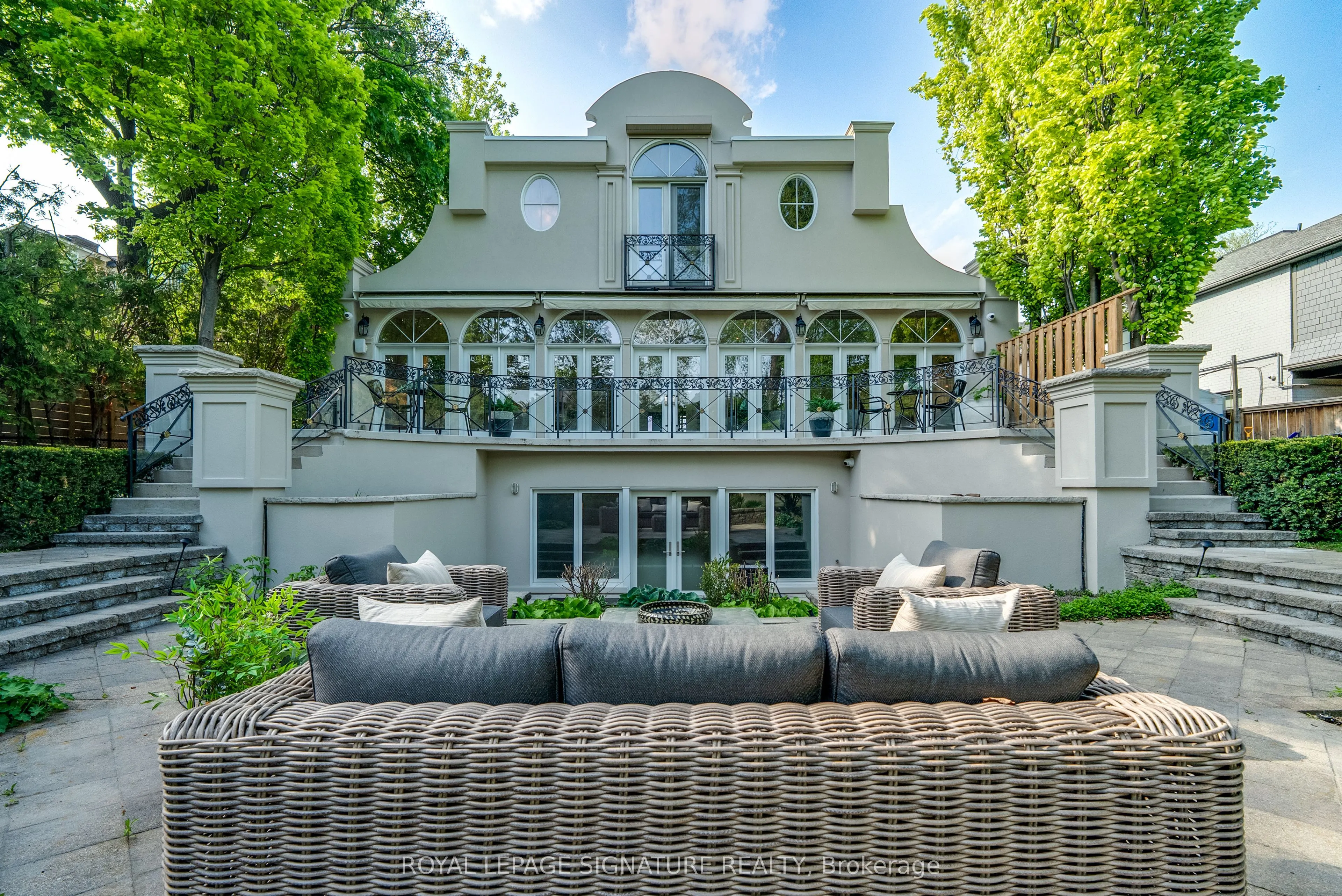 27 Teddington Park Avenue
