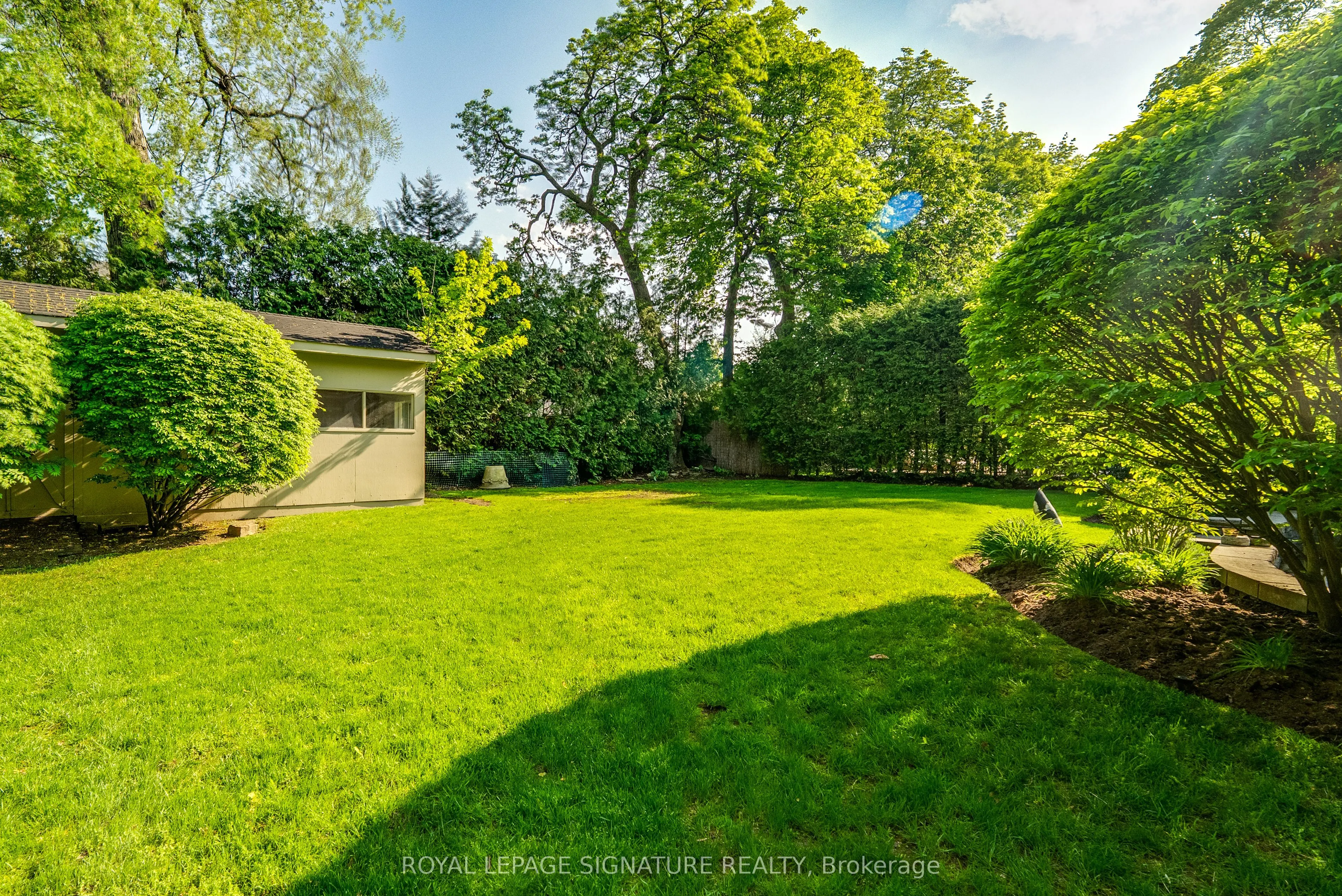 27 Teddington Park Avenue