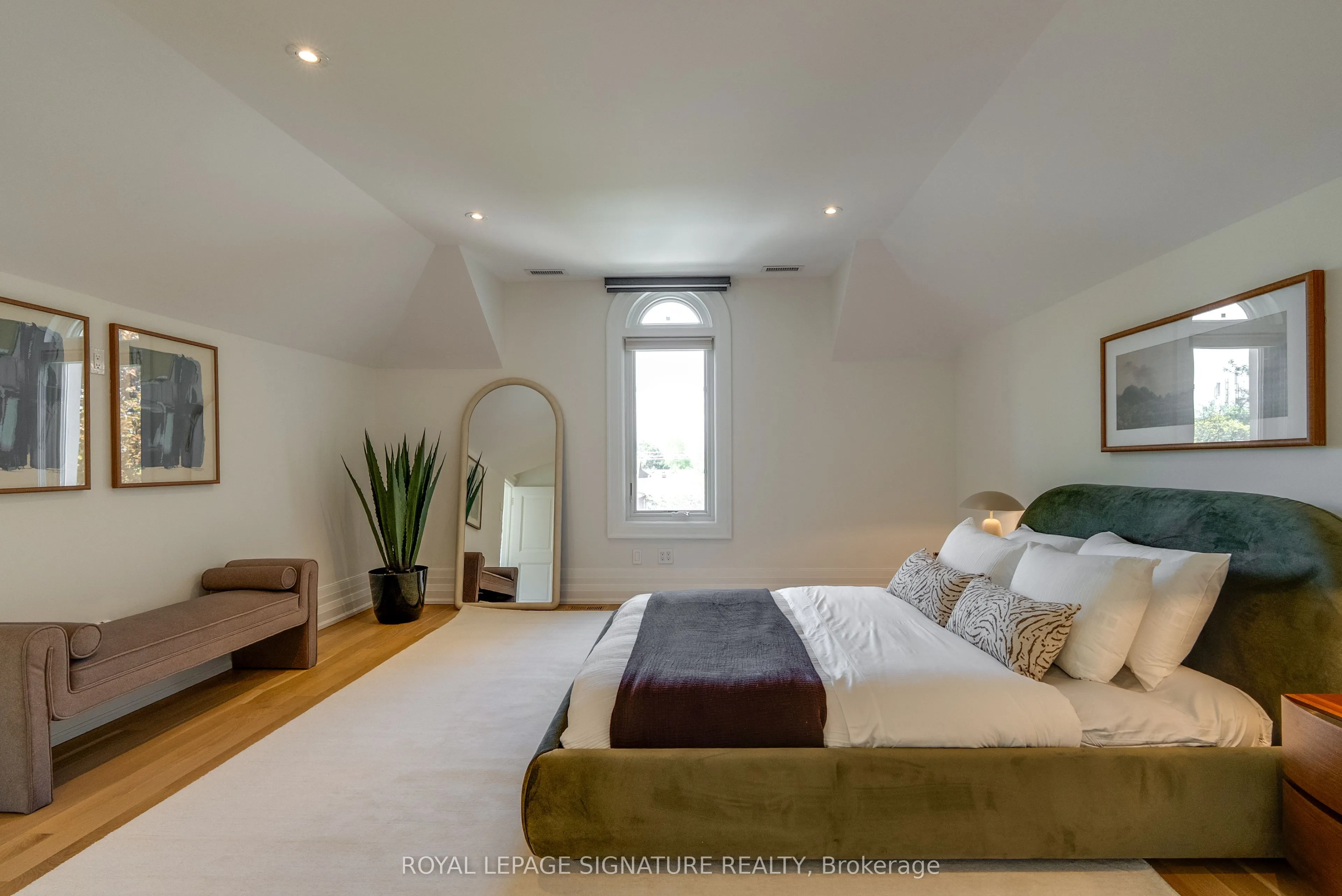 27 Teddington Park Avenue