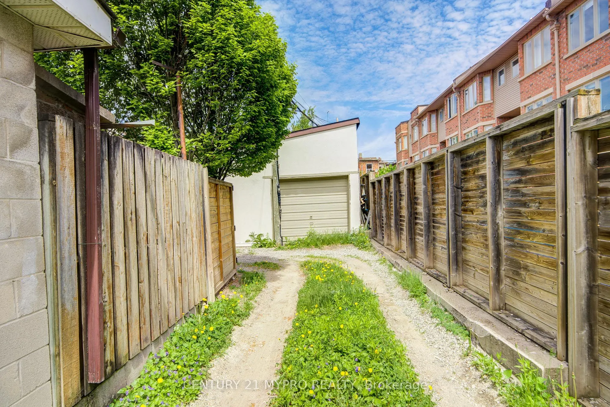 211 Bellwoods Avenue