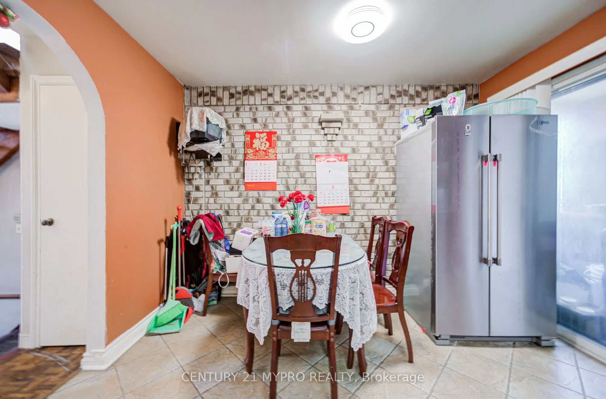 211 Bellwoods Avenue