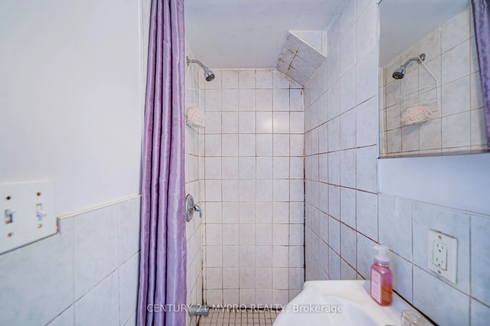 211 Bellwoods Avenue