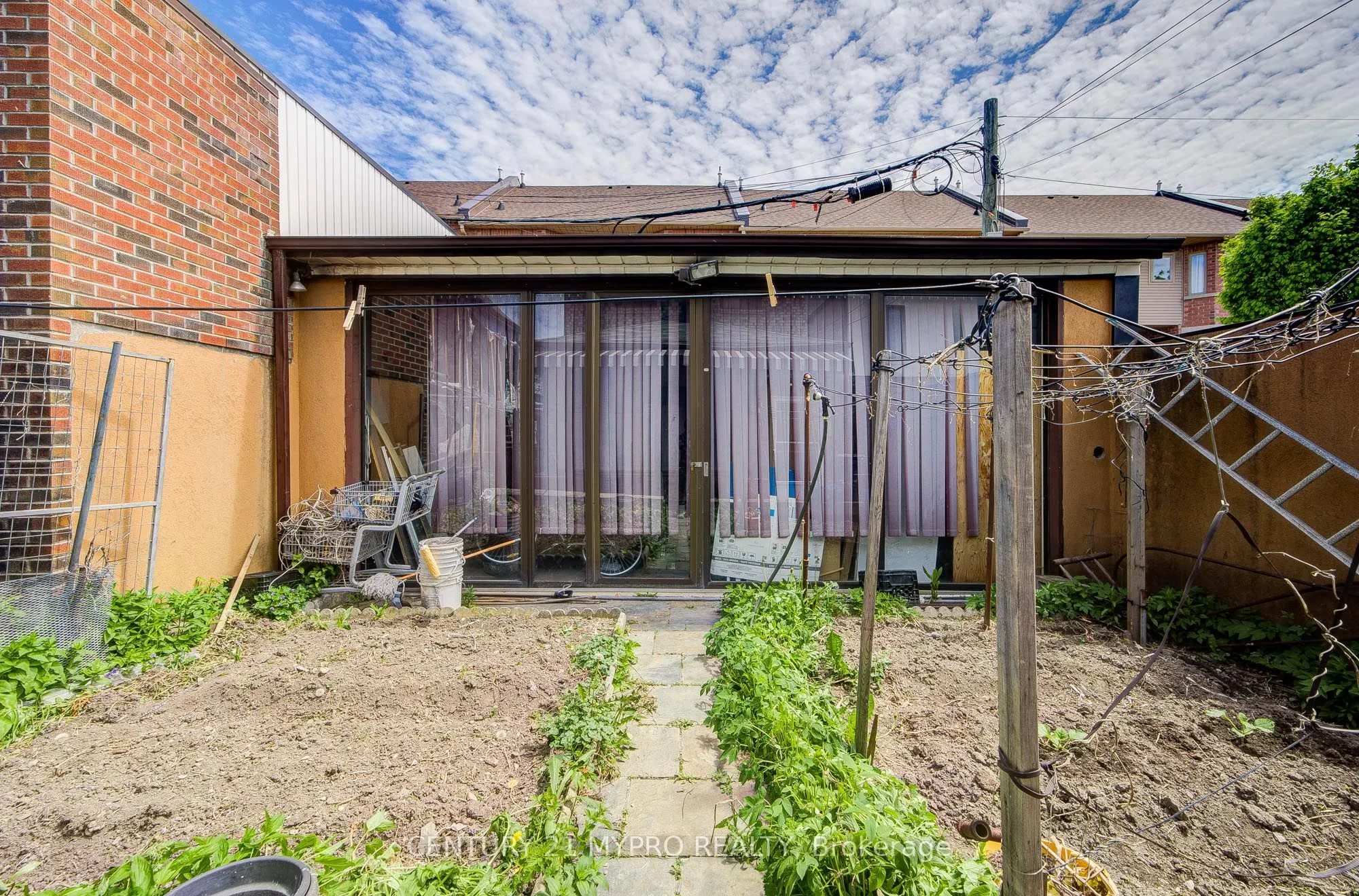211 Bellwoods Avenue