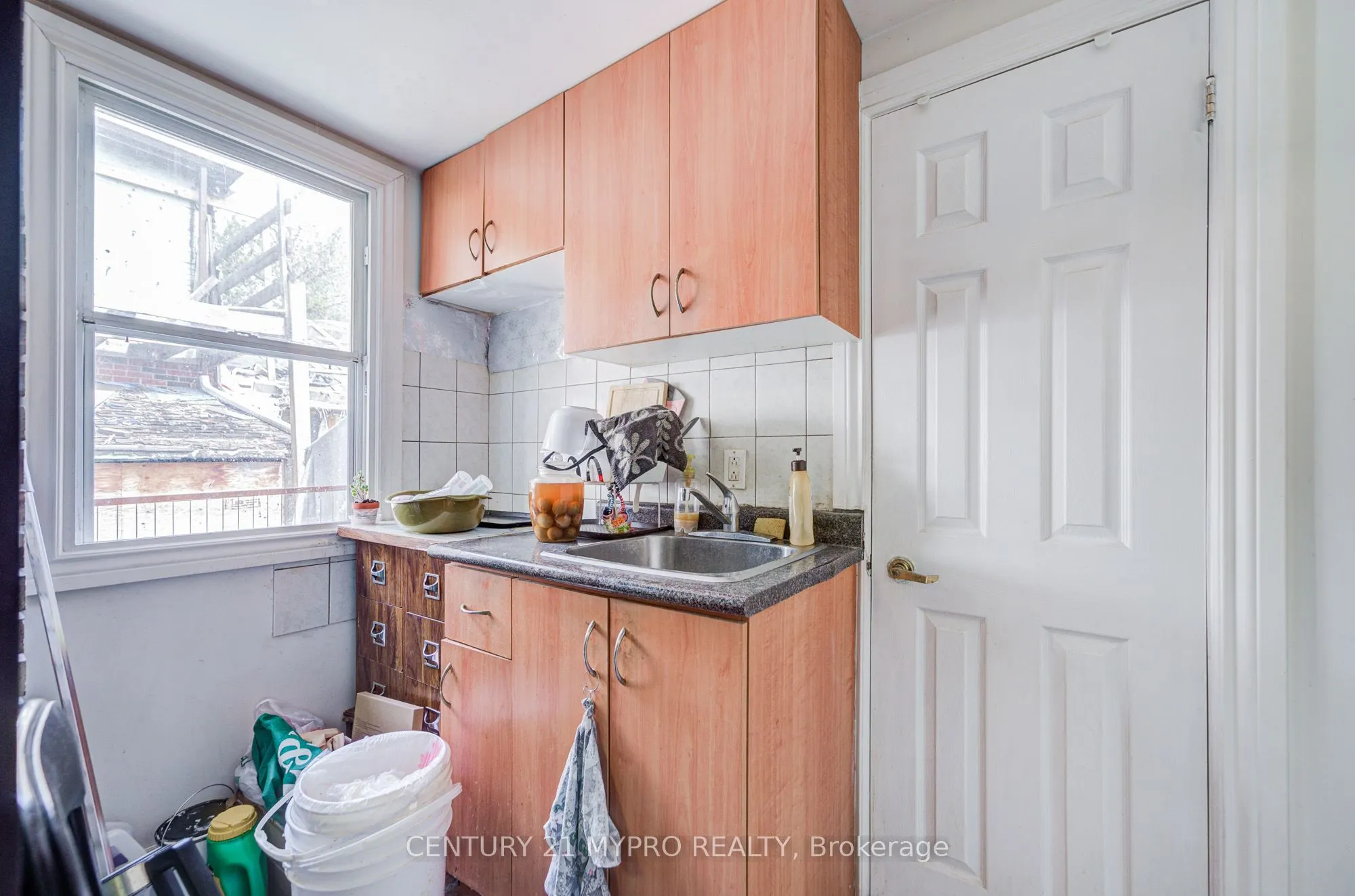 211 Bellwoods Avenue