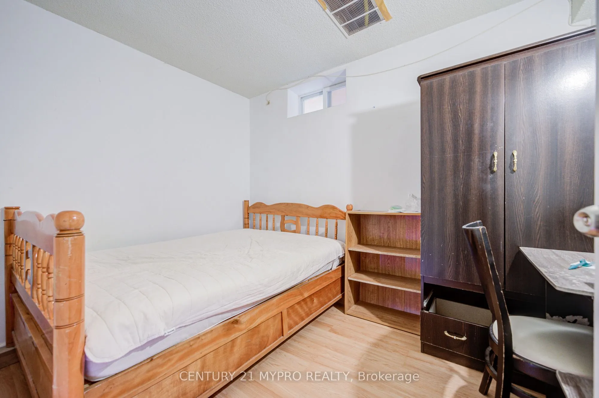 211 Bellwoods Avenue