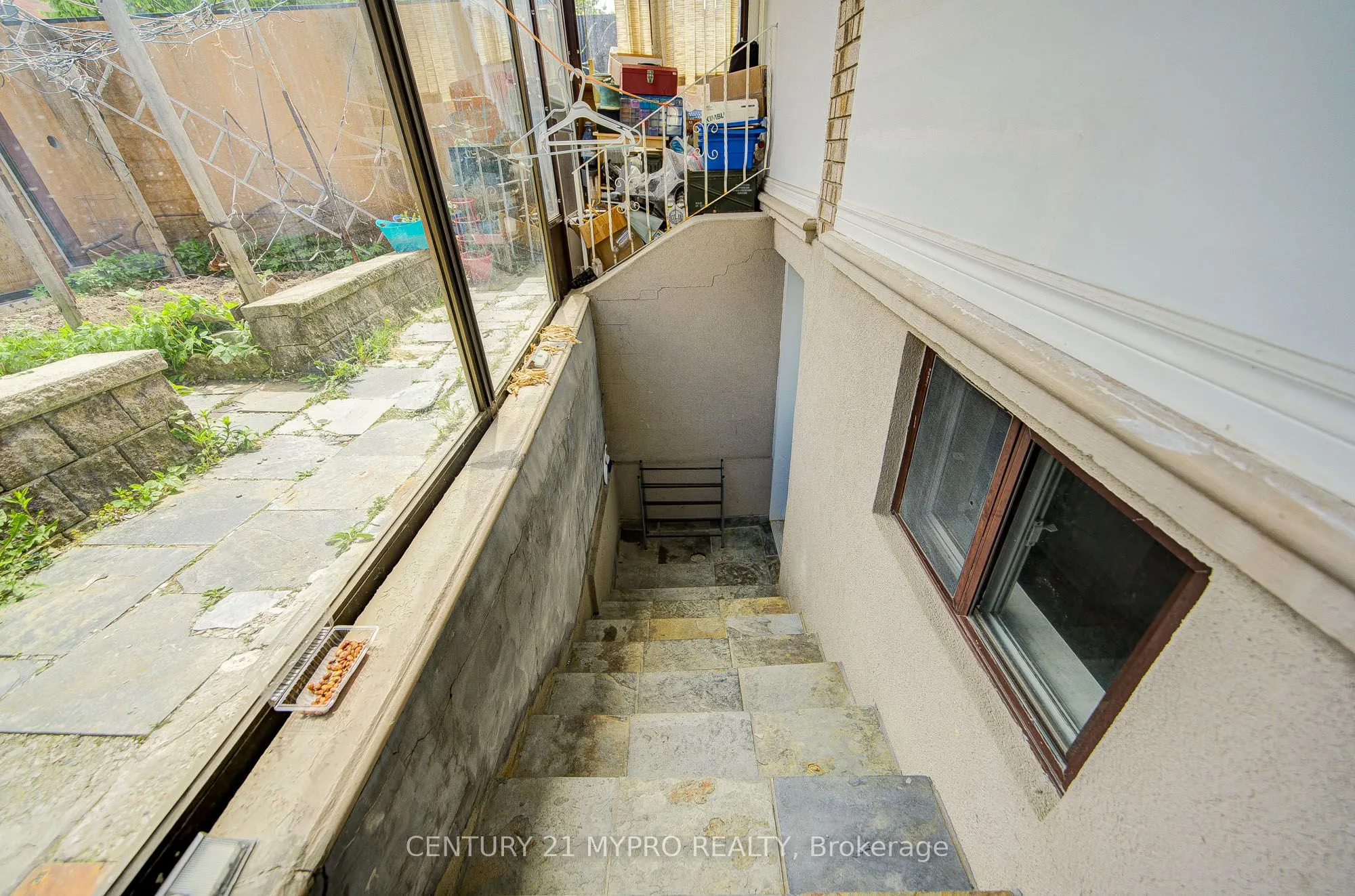 211 Bellwoods Avenue