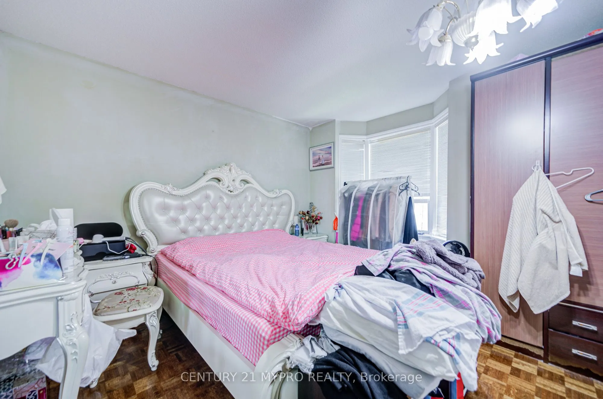 211 Bellwoods Avenue