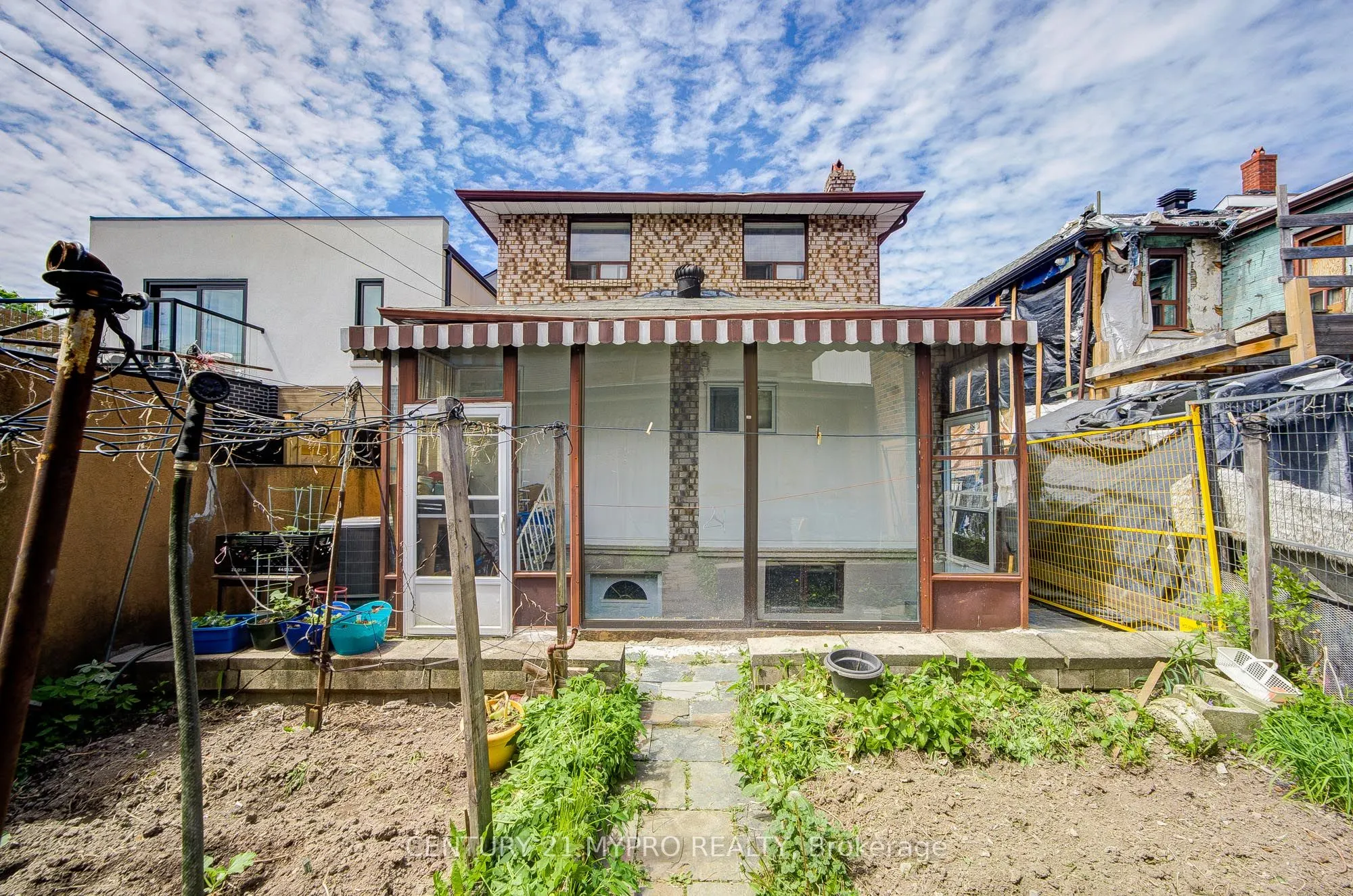 211 Bellwoods Avenue