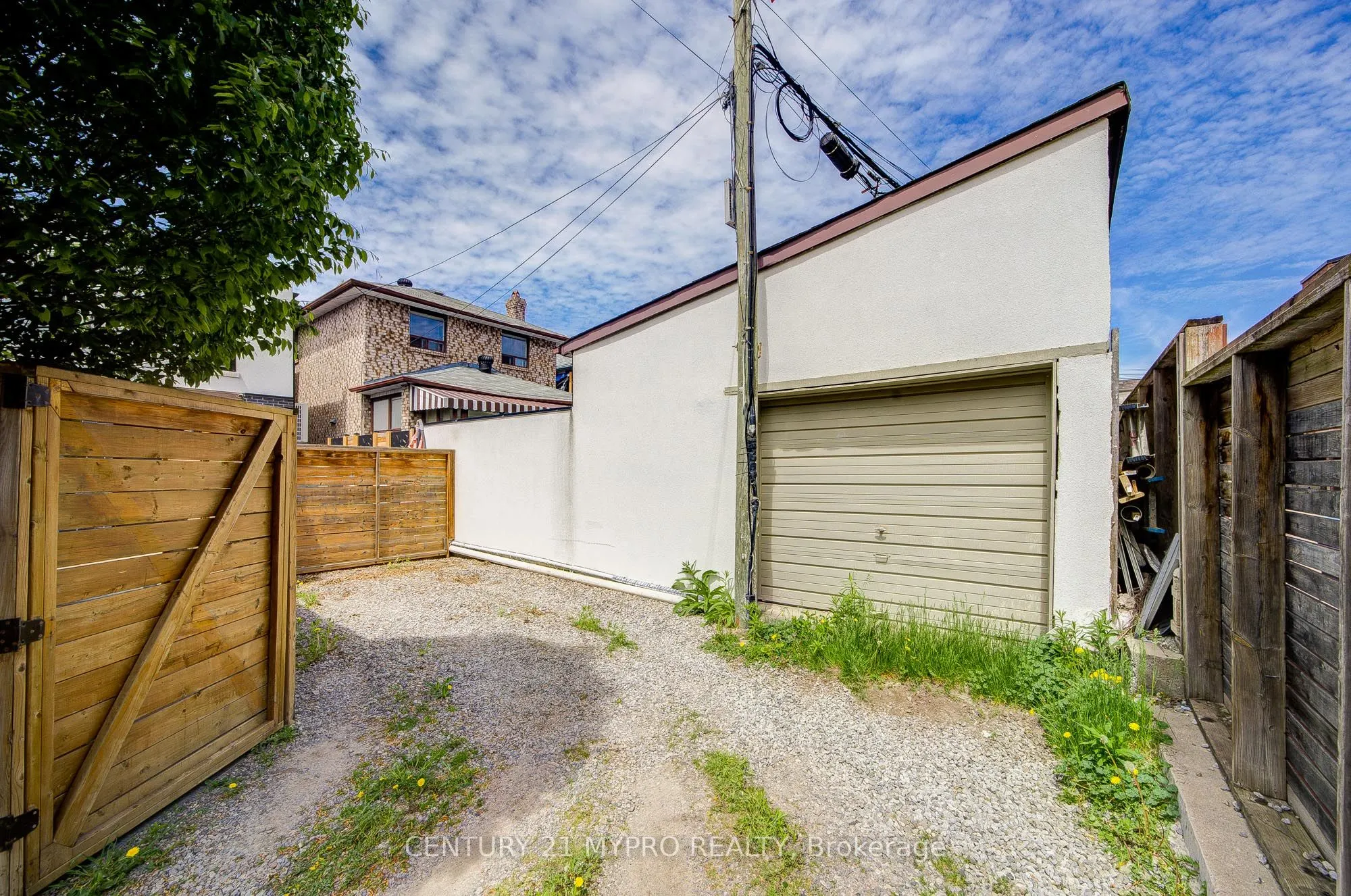211 Bellwoods Avenue