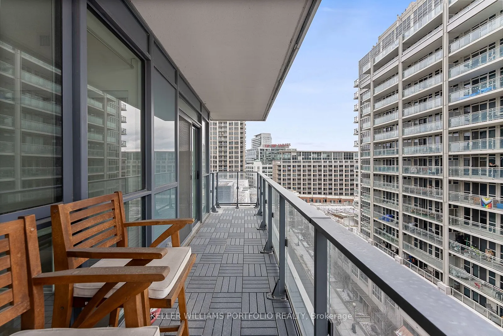 50 Bruyeres Mews #1009