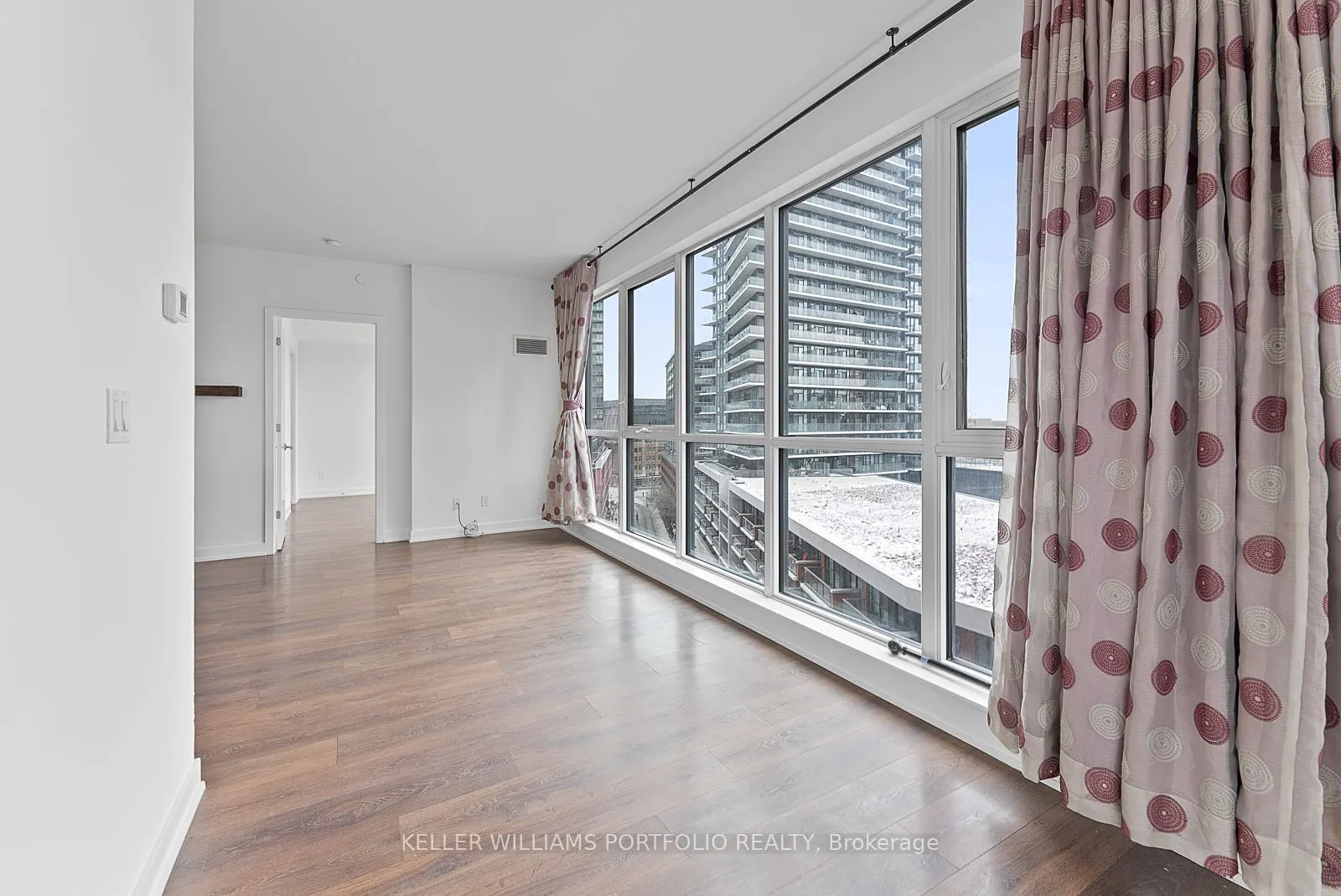 50 Bruyeres Mews #1009