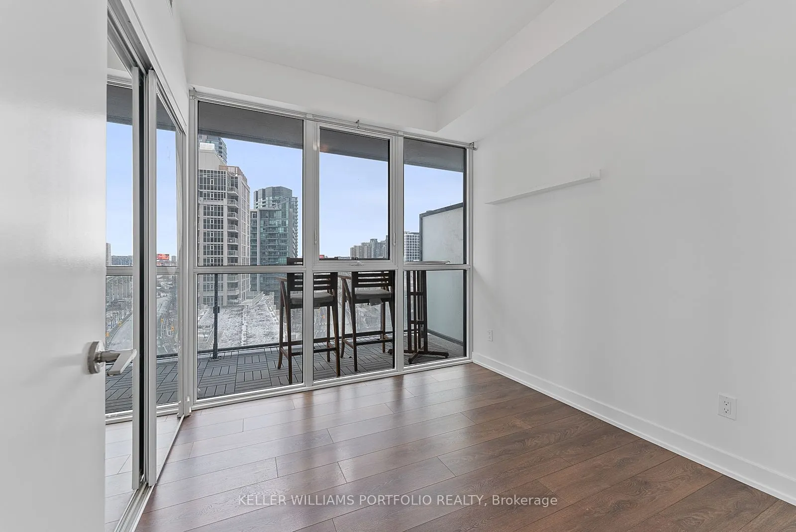 50 Bruyeres Mews #1009