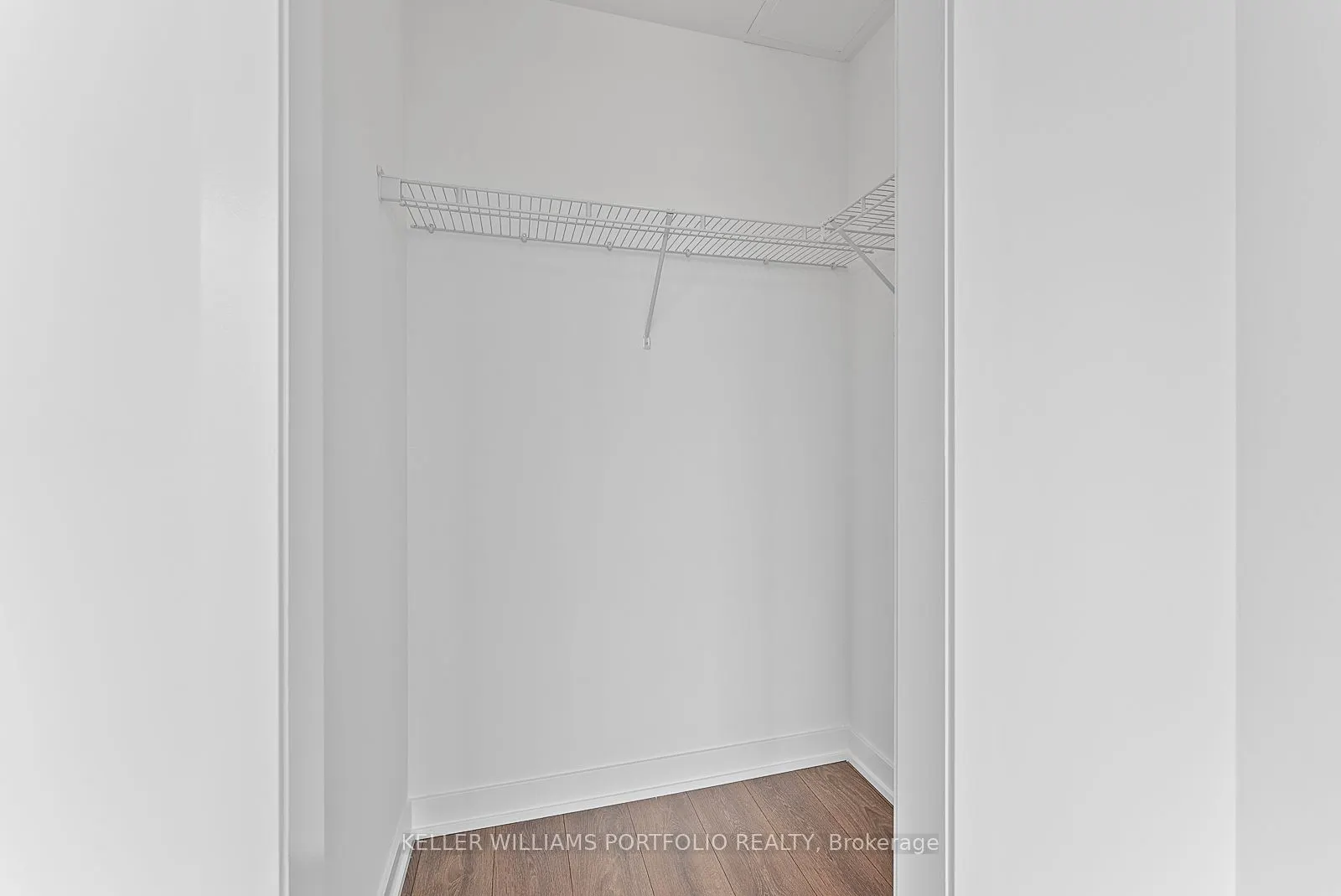 50 Bruyeres Mews #1009